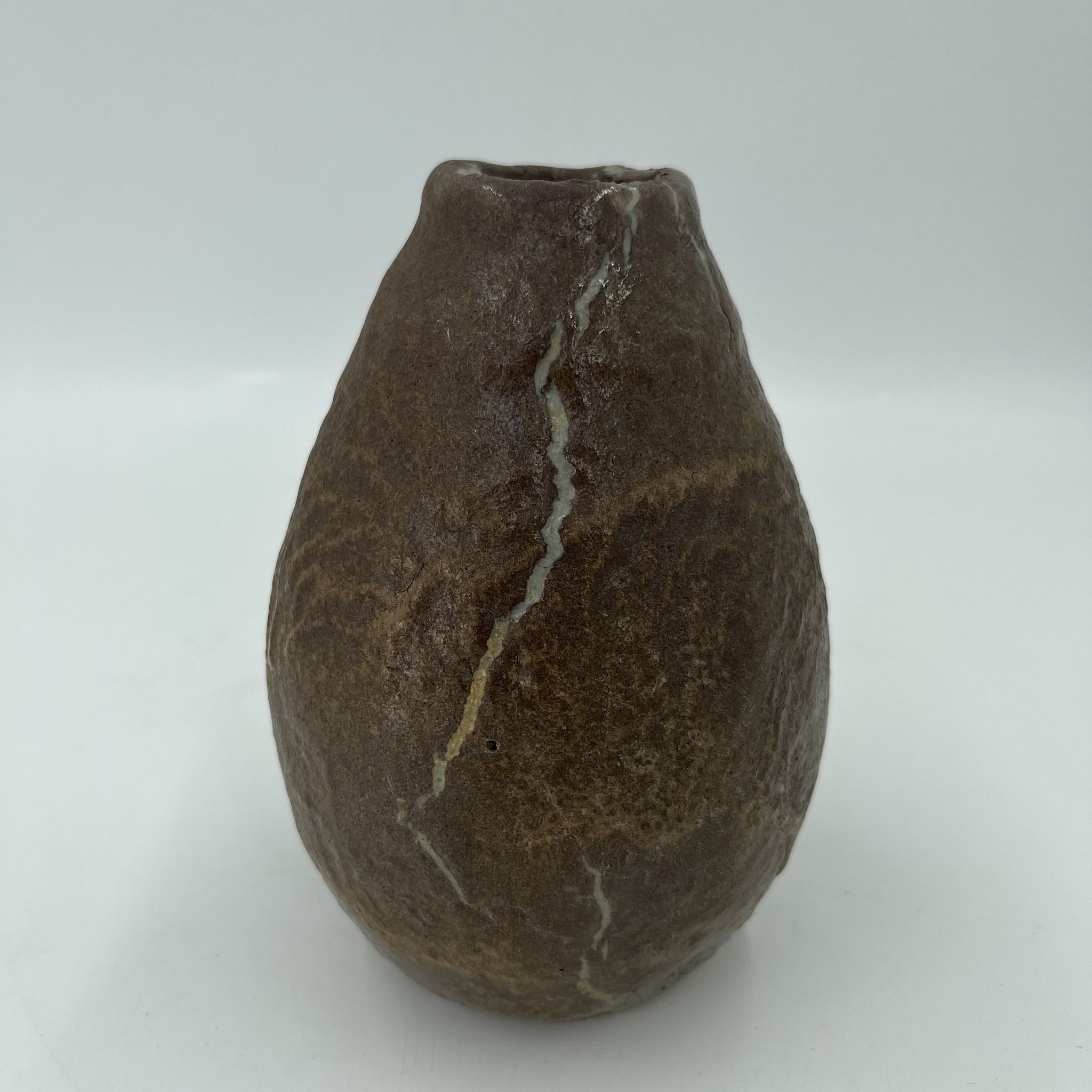 Vase en terre cuite veiné