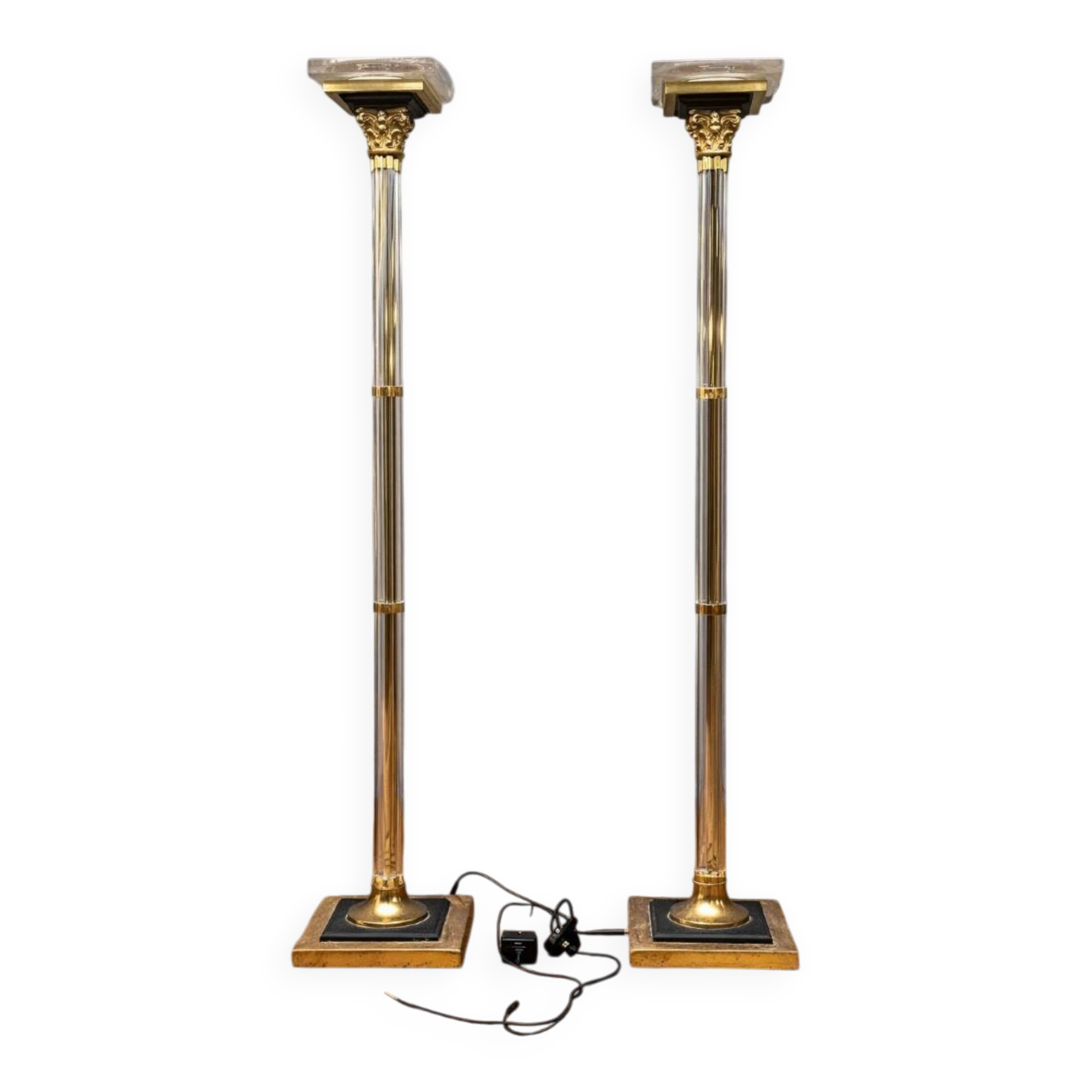 Maison Roméo – Pair of large floor lamps, circa 1970 (B) Lucite and gilded bronze
