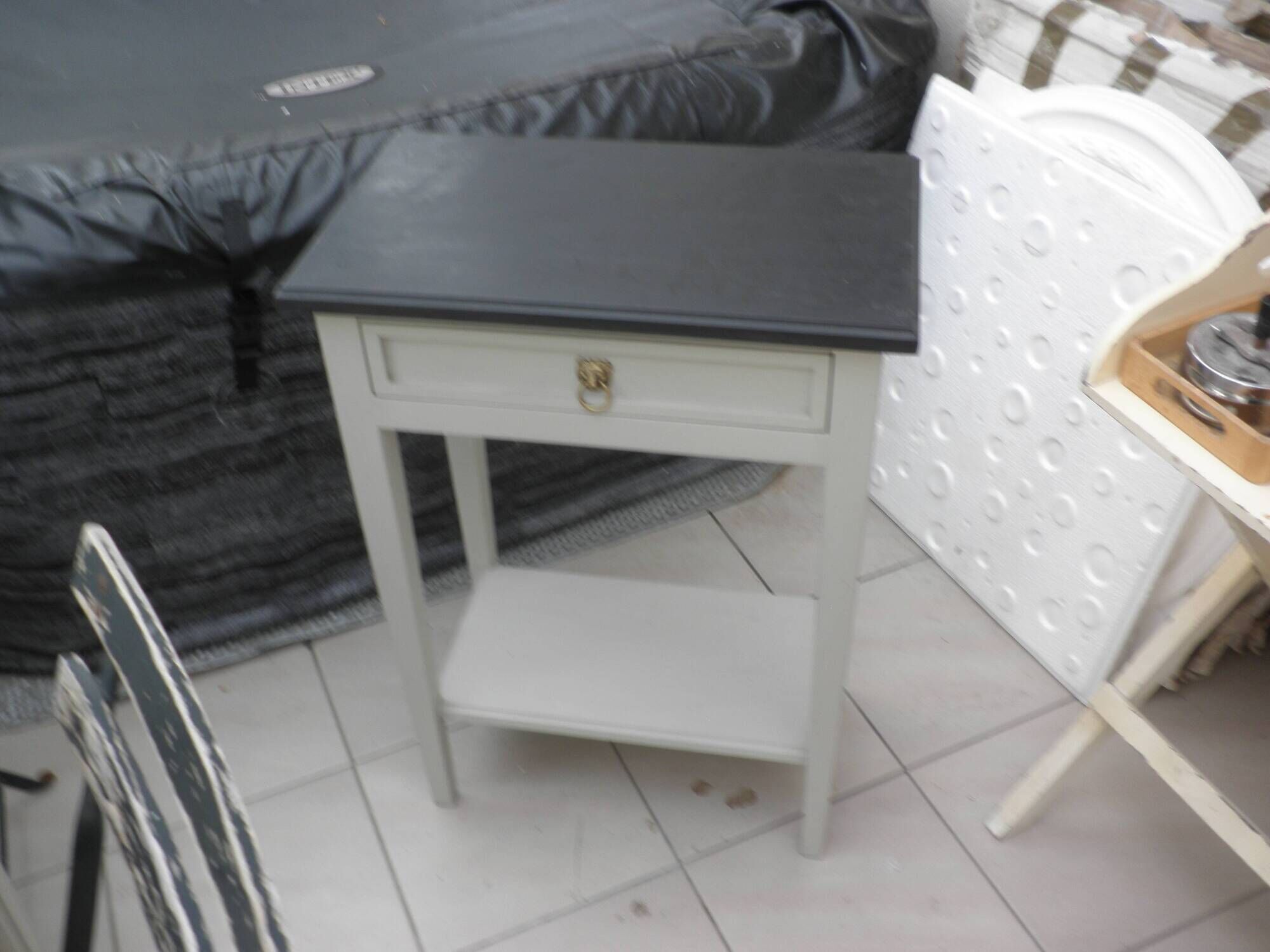Table d'appoint en bois peint