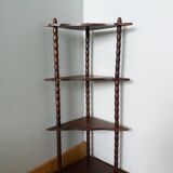 Corner shelf, corner with spool uprights