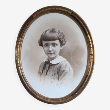 Oval photo frame of Victorian girl portrait ancestor painting