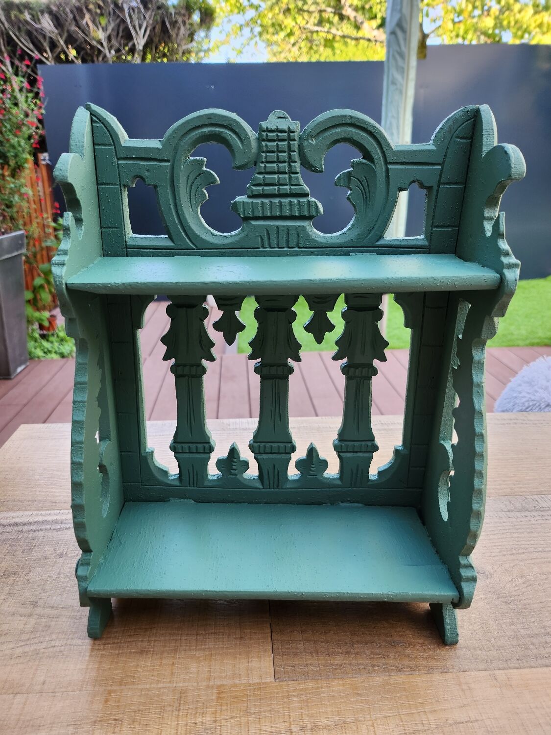 Wooden shelf 33x25cm