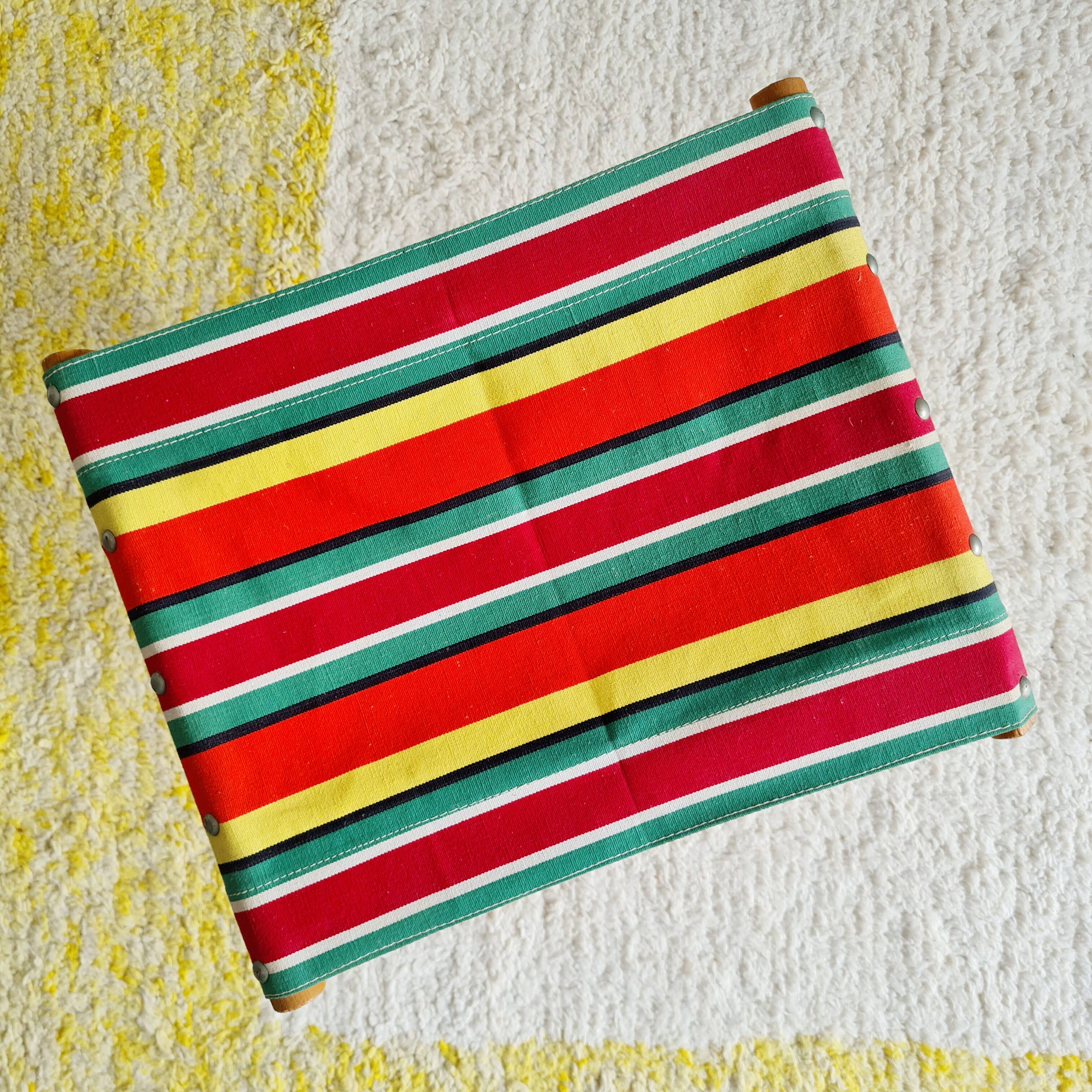 Folding fisherman stool with striped seat