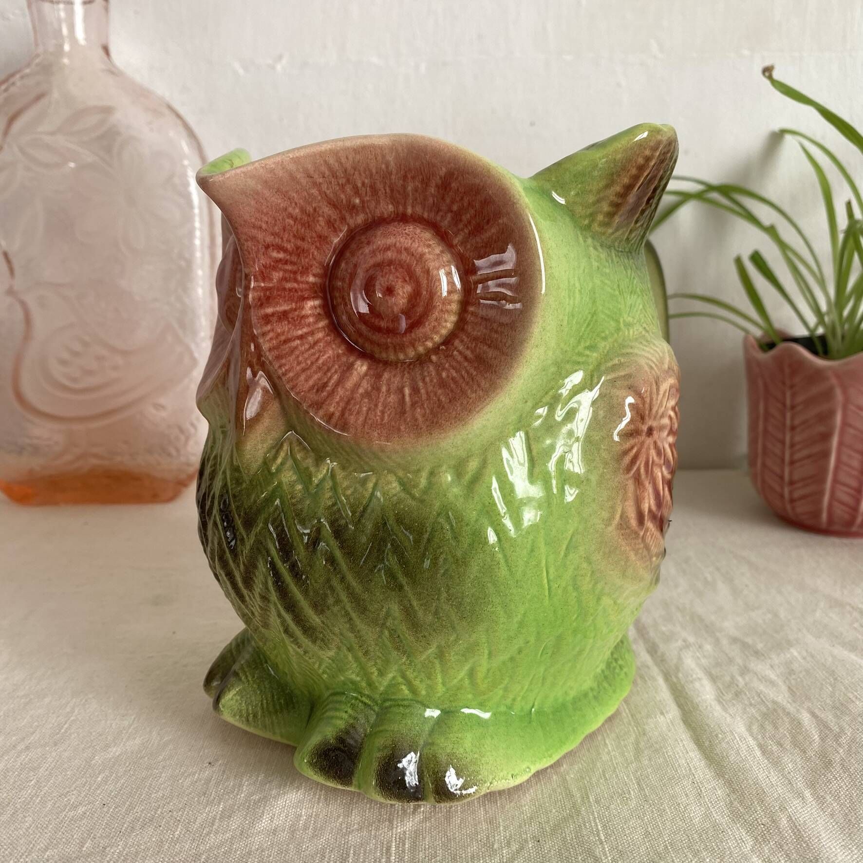 Zoomorphic jug, Sarreguemines jug in slipware, owl, owl.