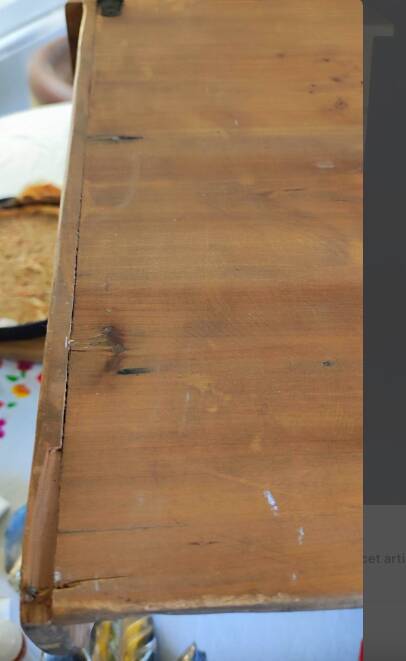 Old French pantry, wall-mounted in wood and lattice.
