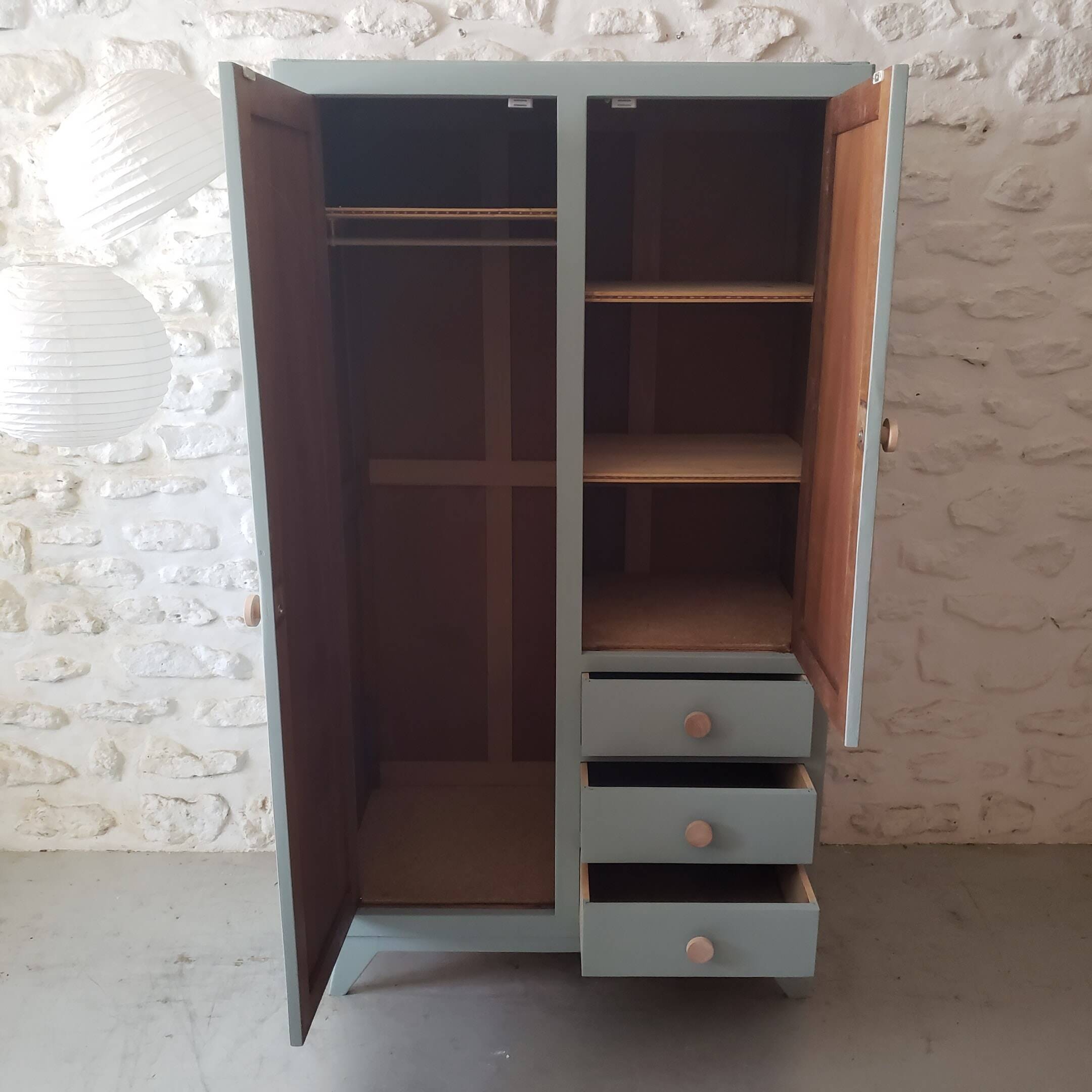 Light blue English wardrobe