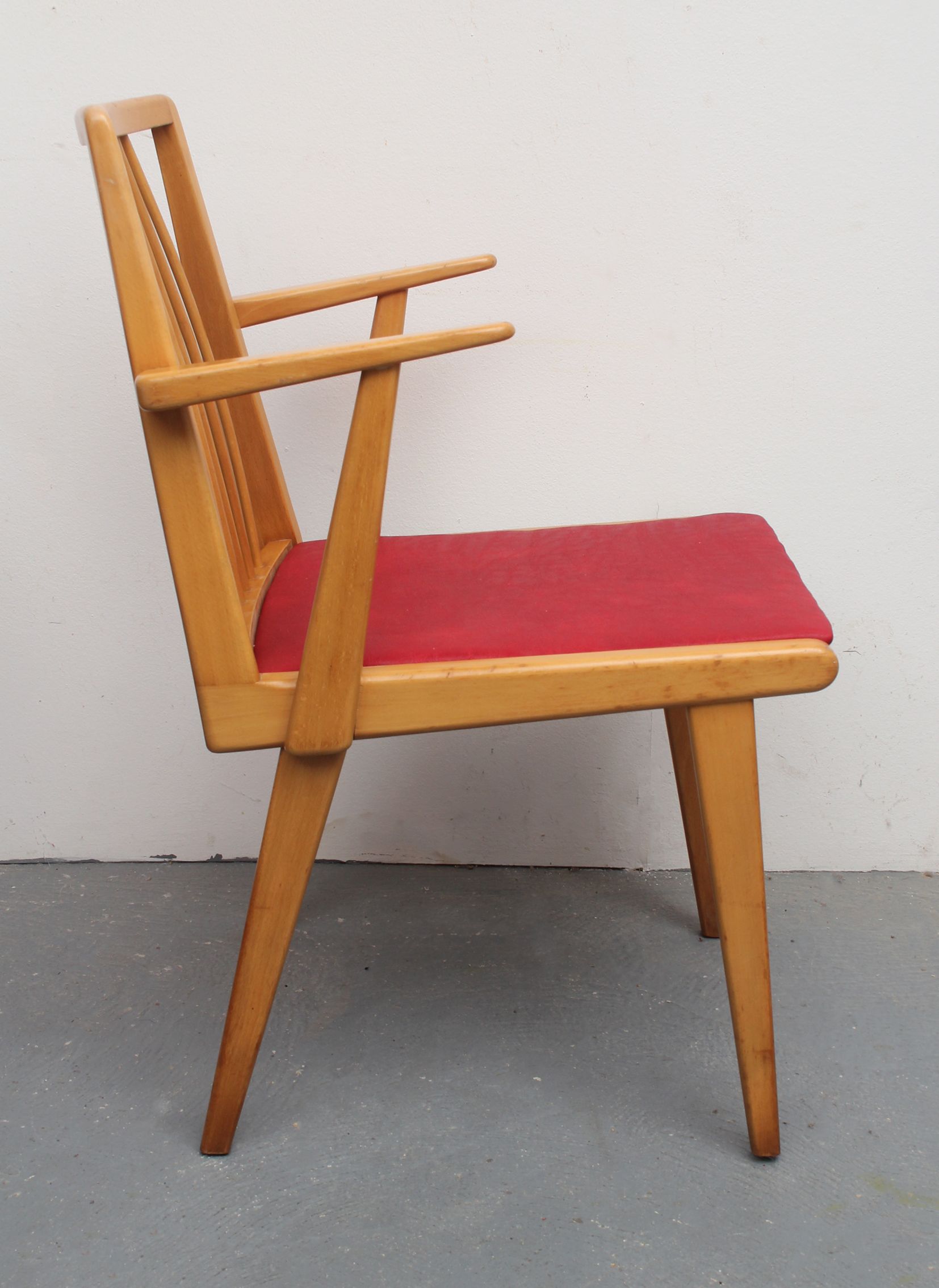 Fauteuil des années 1950 en bois de hêtre