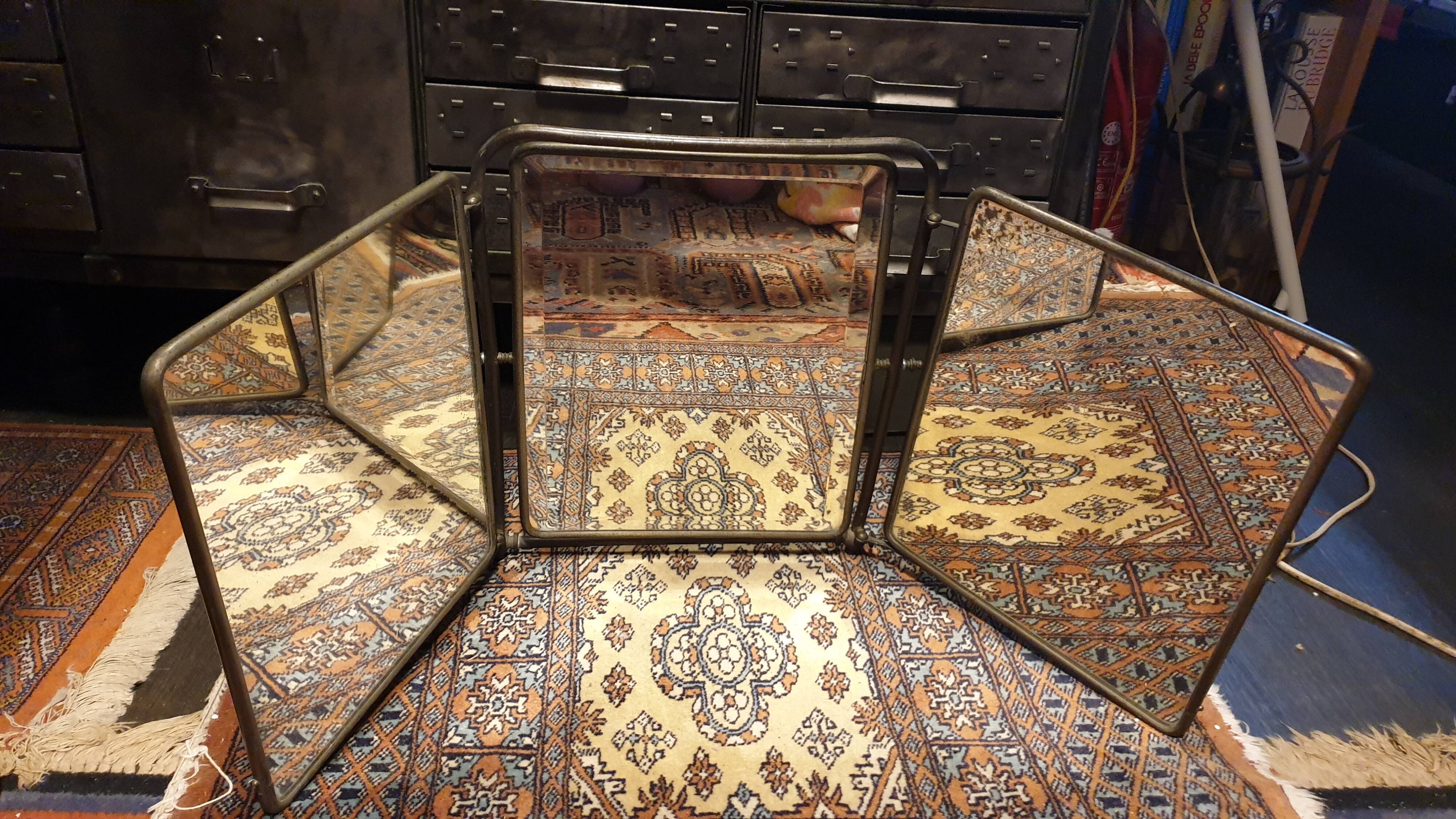 Hairdresser's mirror