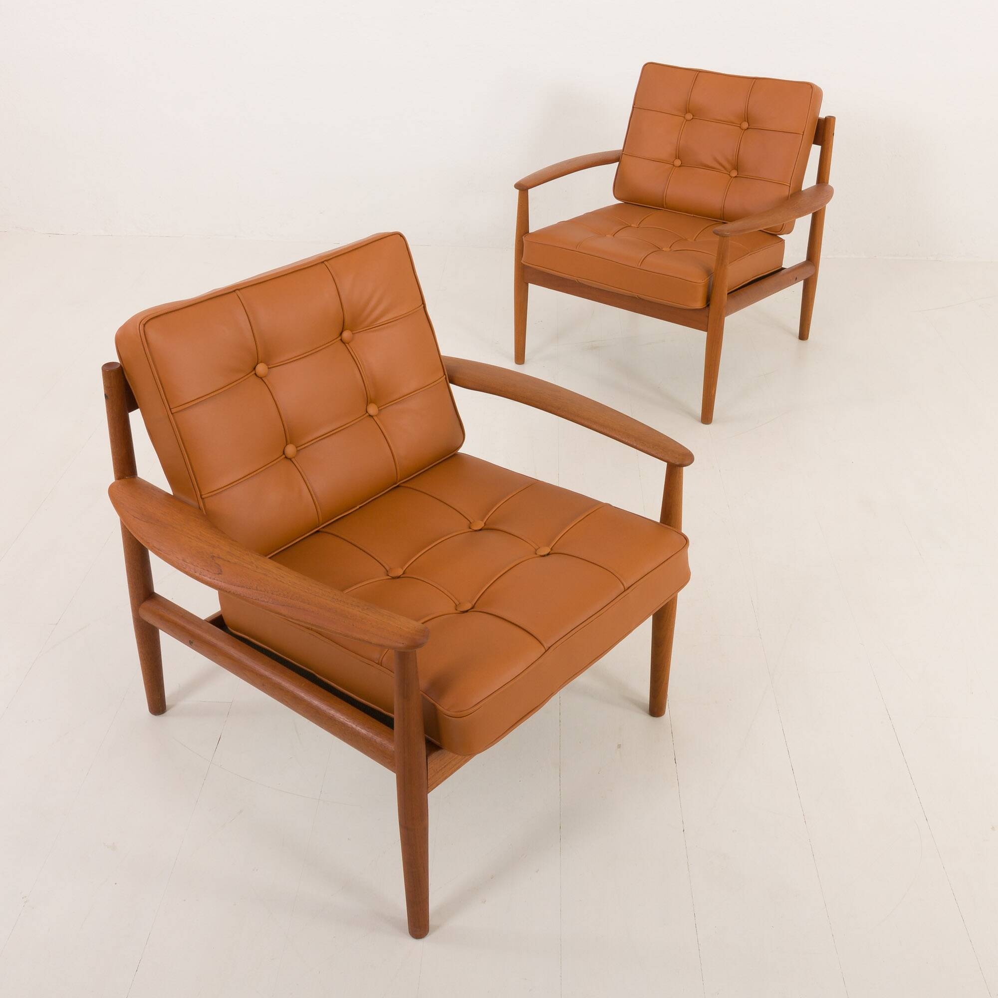Rare Grete Jalk teak lounge chairs in aniline cognac leather for Cado