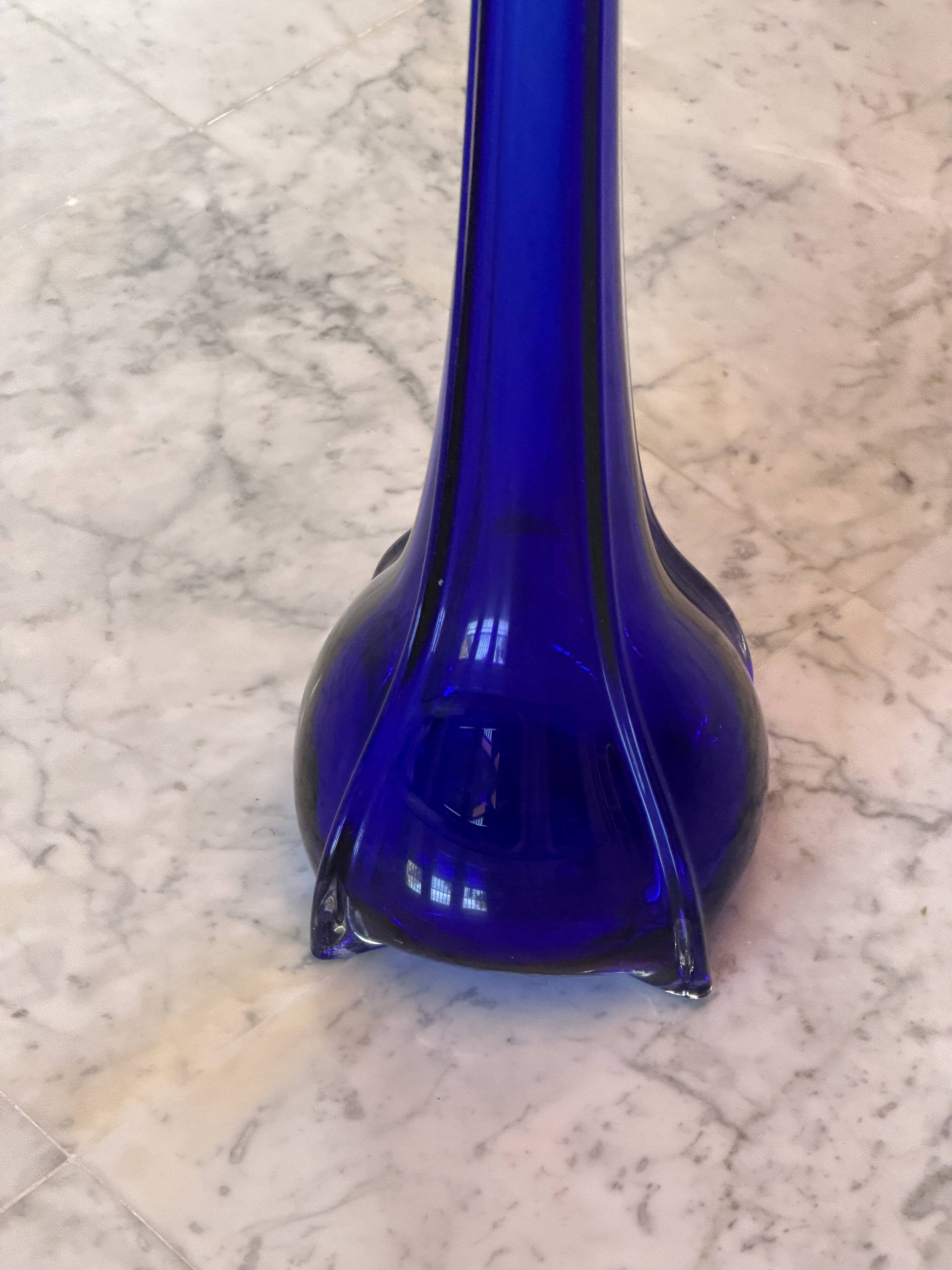 Vase sculpturale vintage en verre bleu cobalt