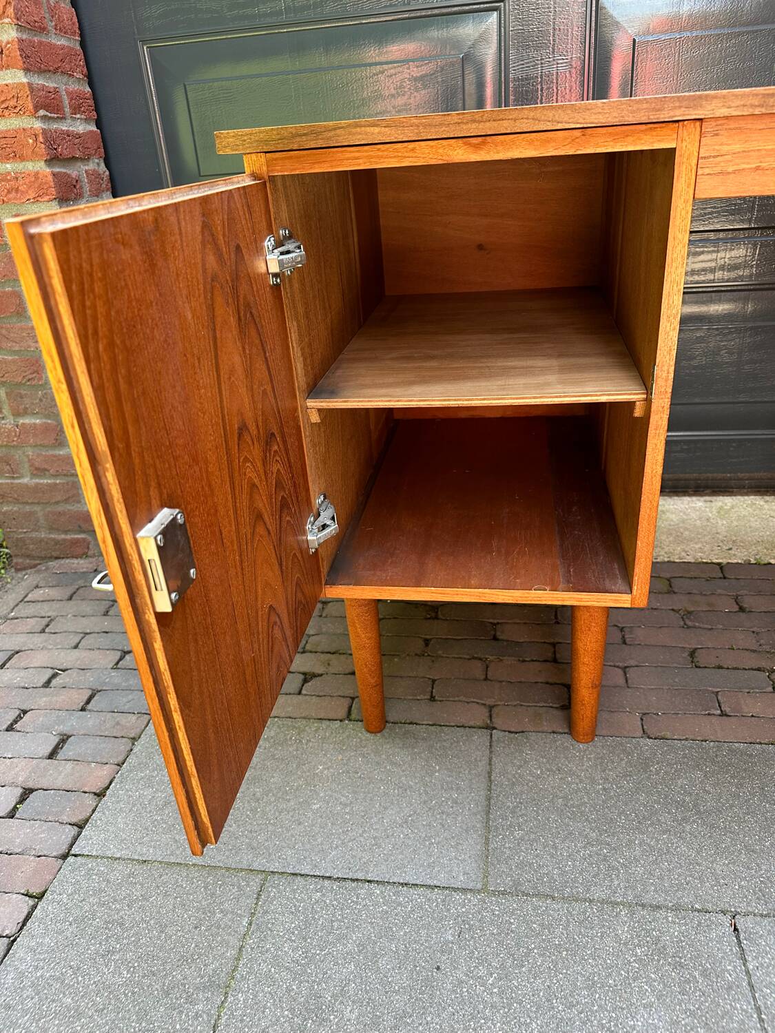Louis van Teeffelen desk