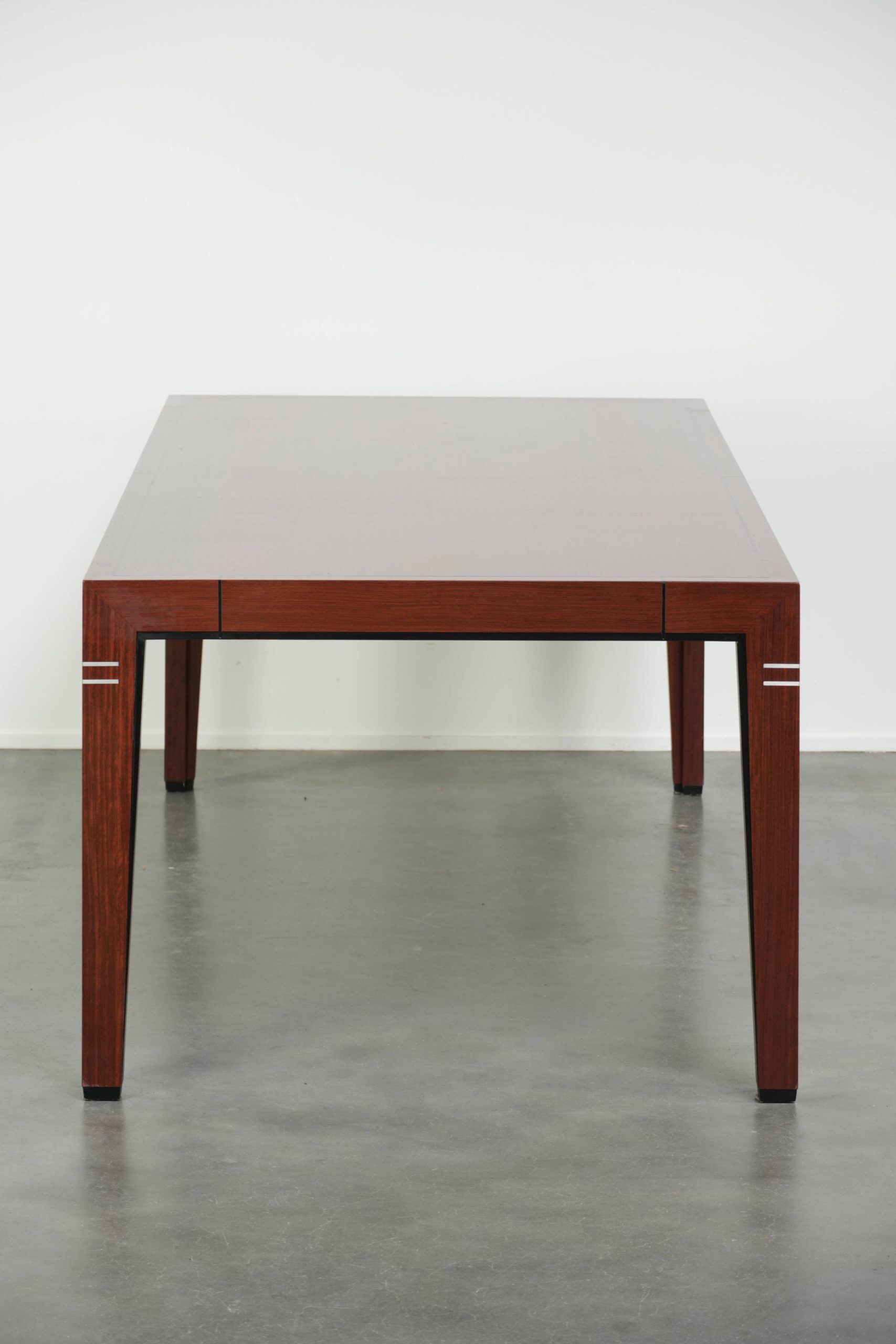Spacious 6-person Art Deco design dining table with unique details