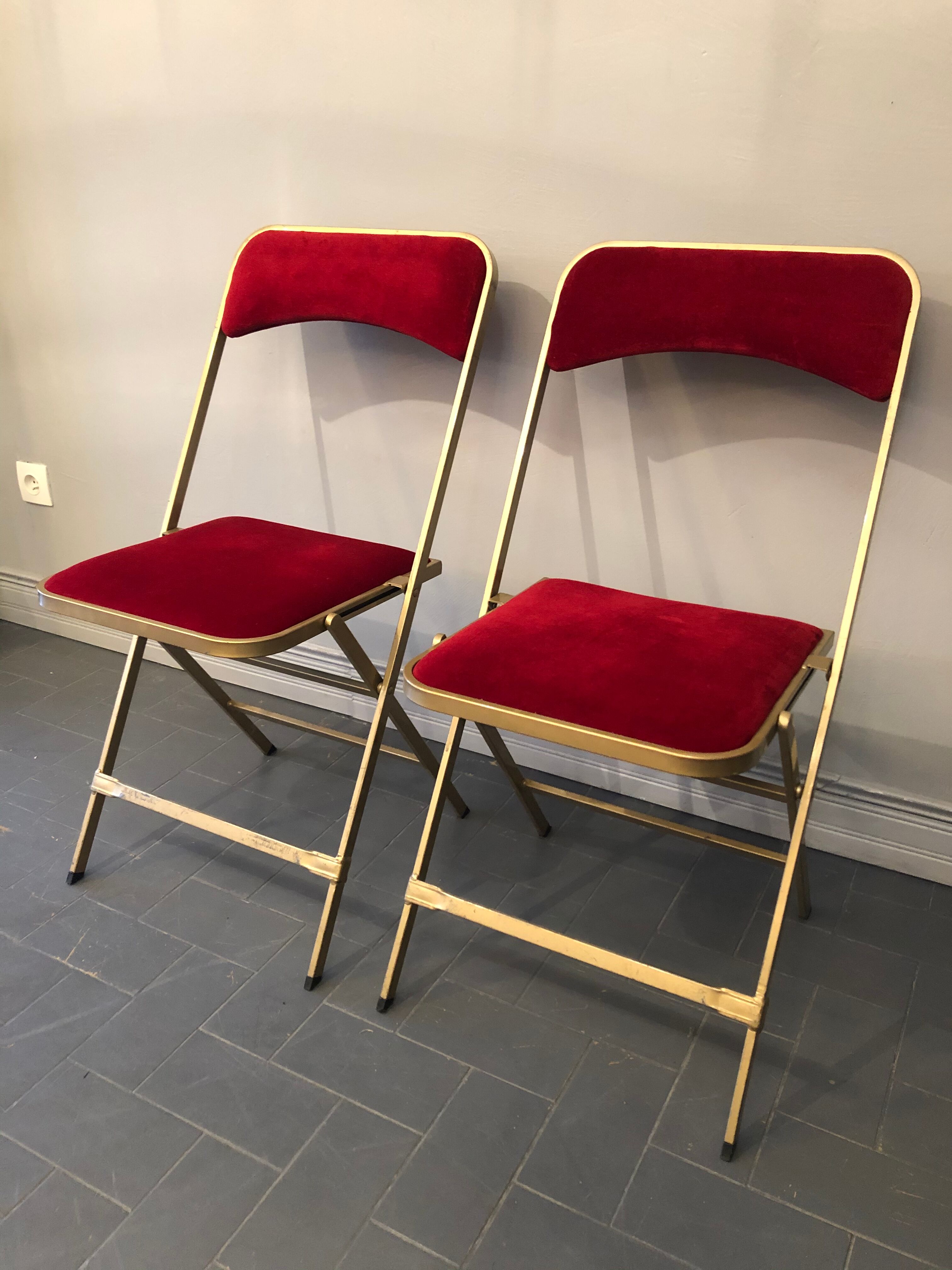 Duo of folding chairs