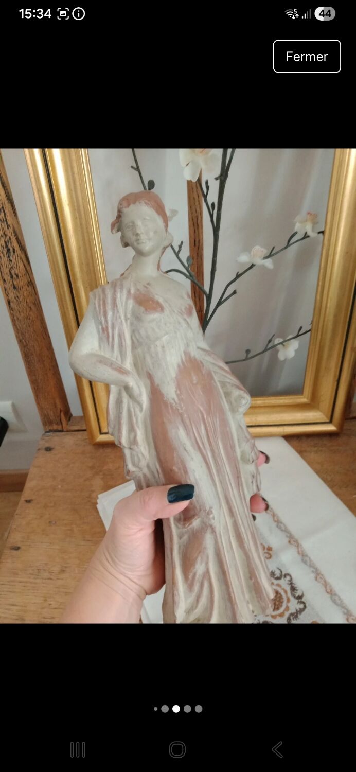 Statuette Louvre Museum Tanagra