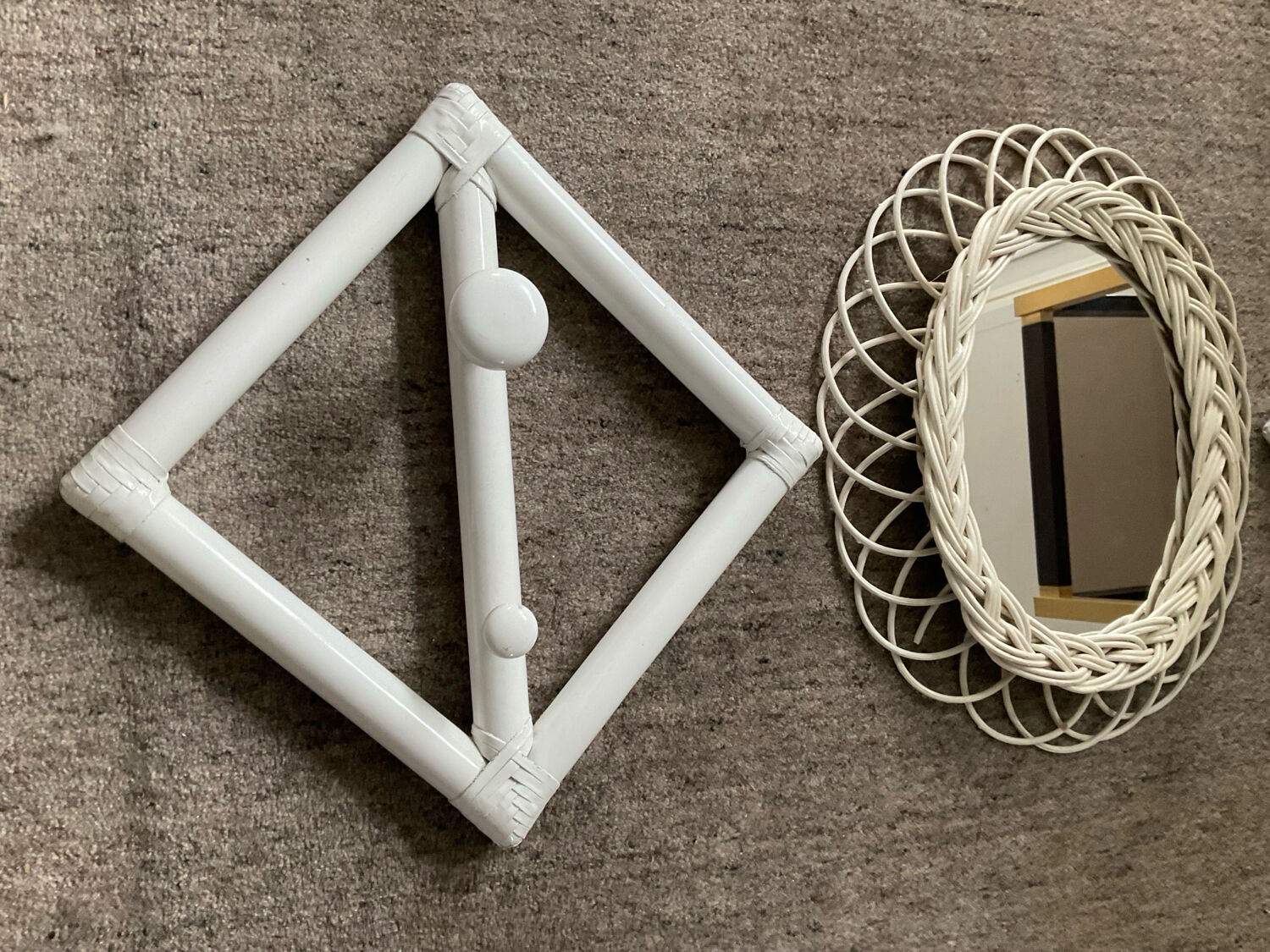 Rattan entrance set with mirror and 2 coat hooks.