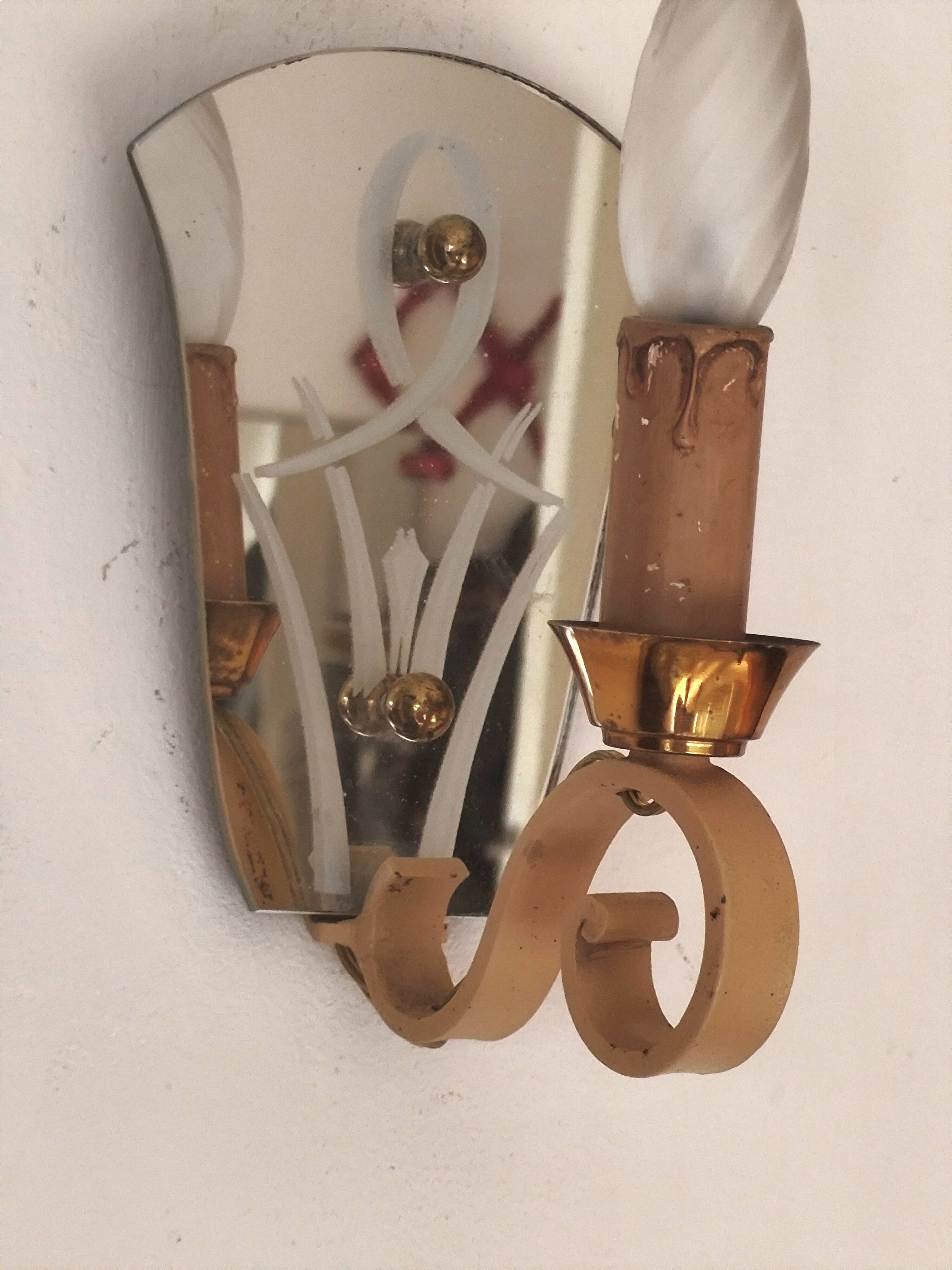 Single-light wall sconce in brass and metal with engraved mirror plate - 1950s