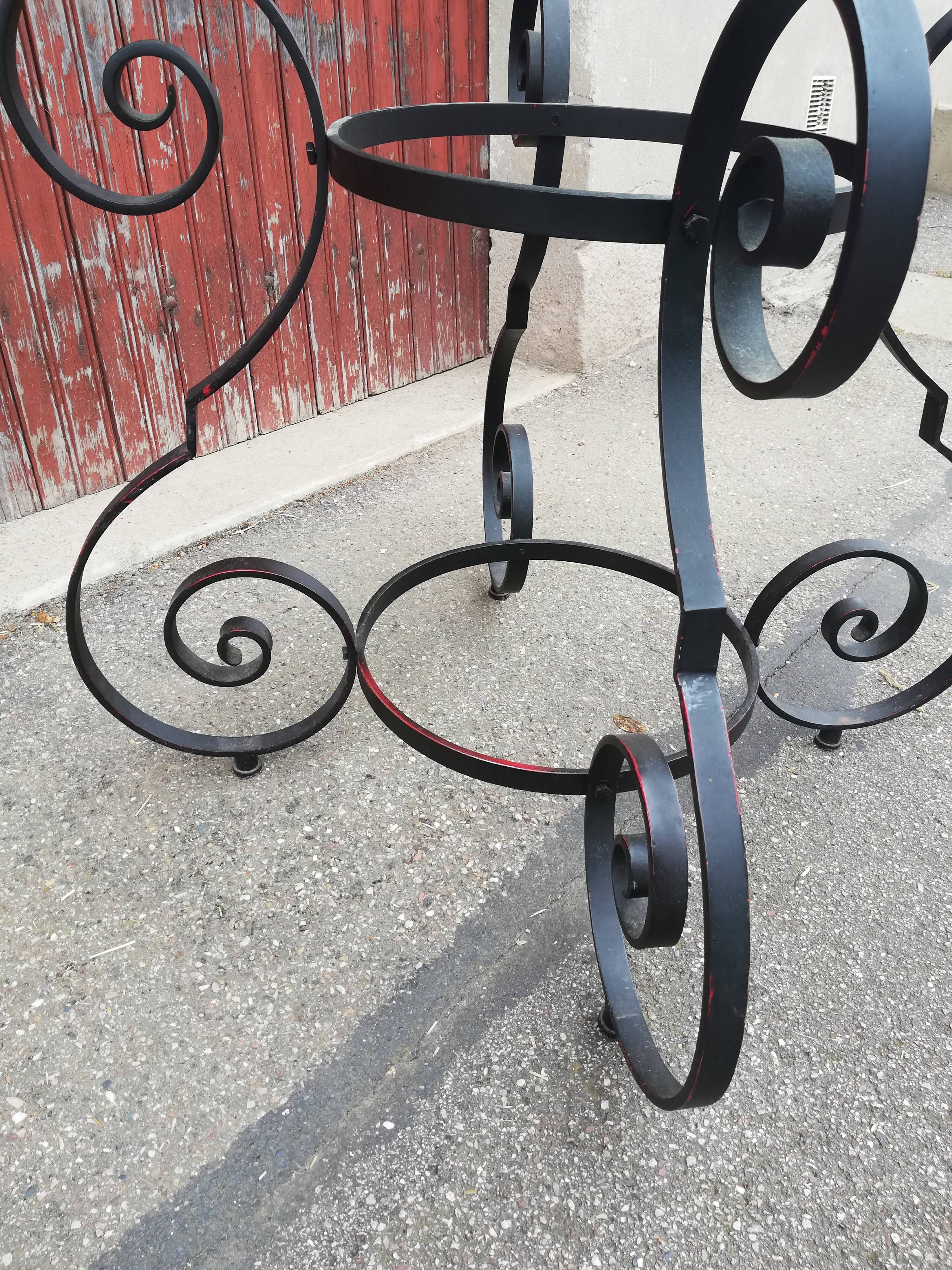 Table fer forgé et plateau verre