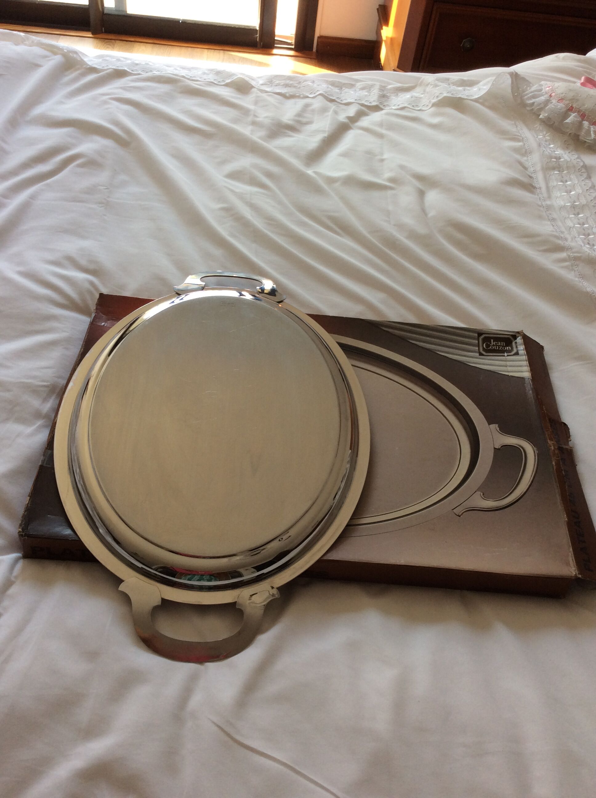 Oval top with stainless steel handles