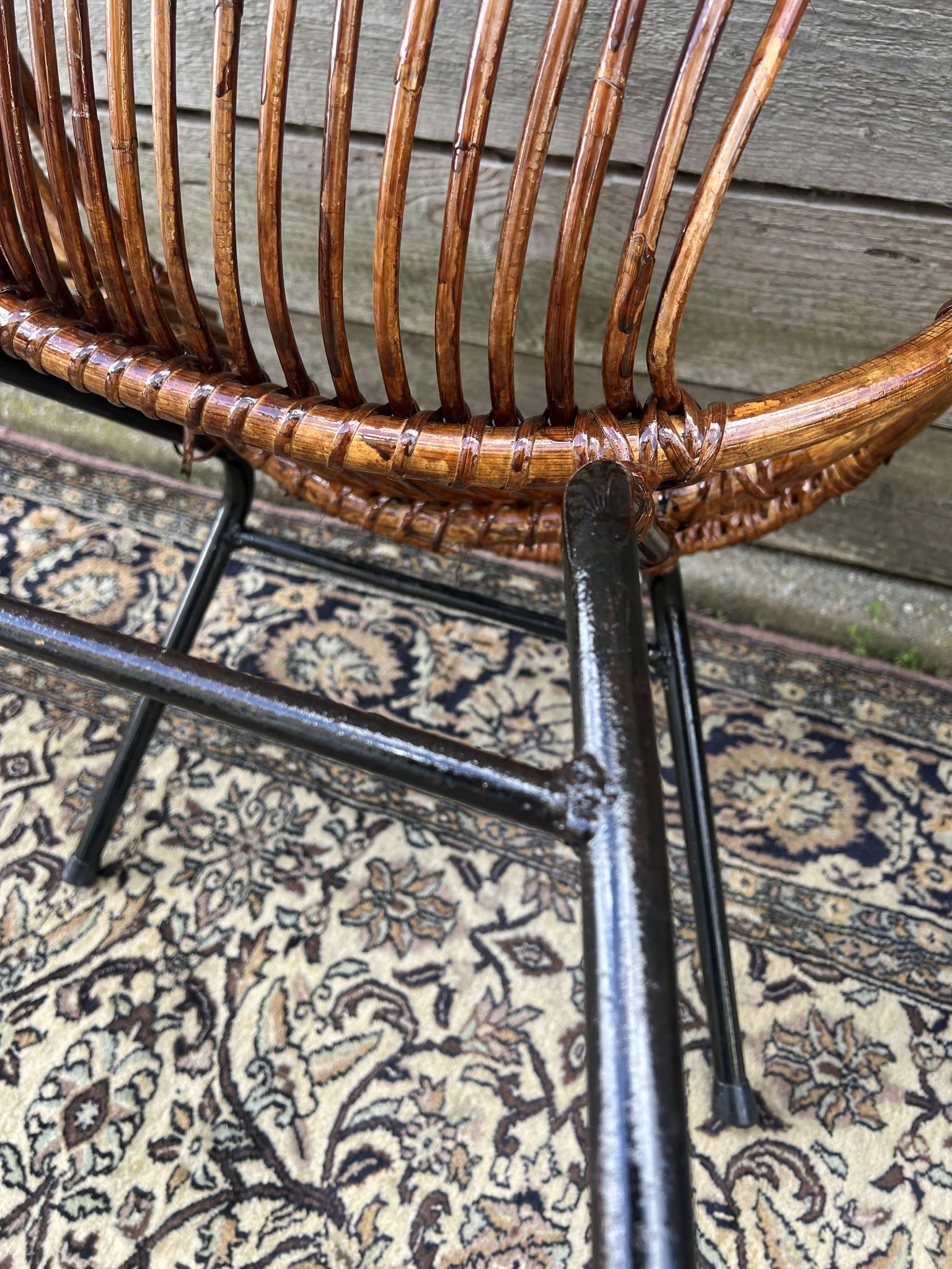 Paire de fauteuils en rotin, pieds métal CIRCA 1950