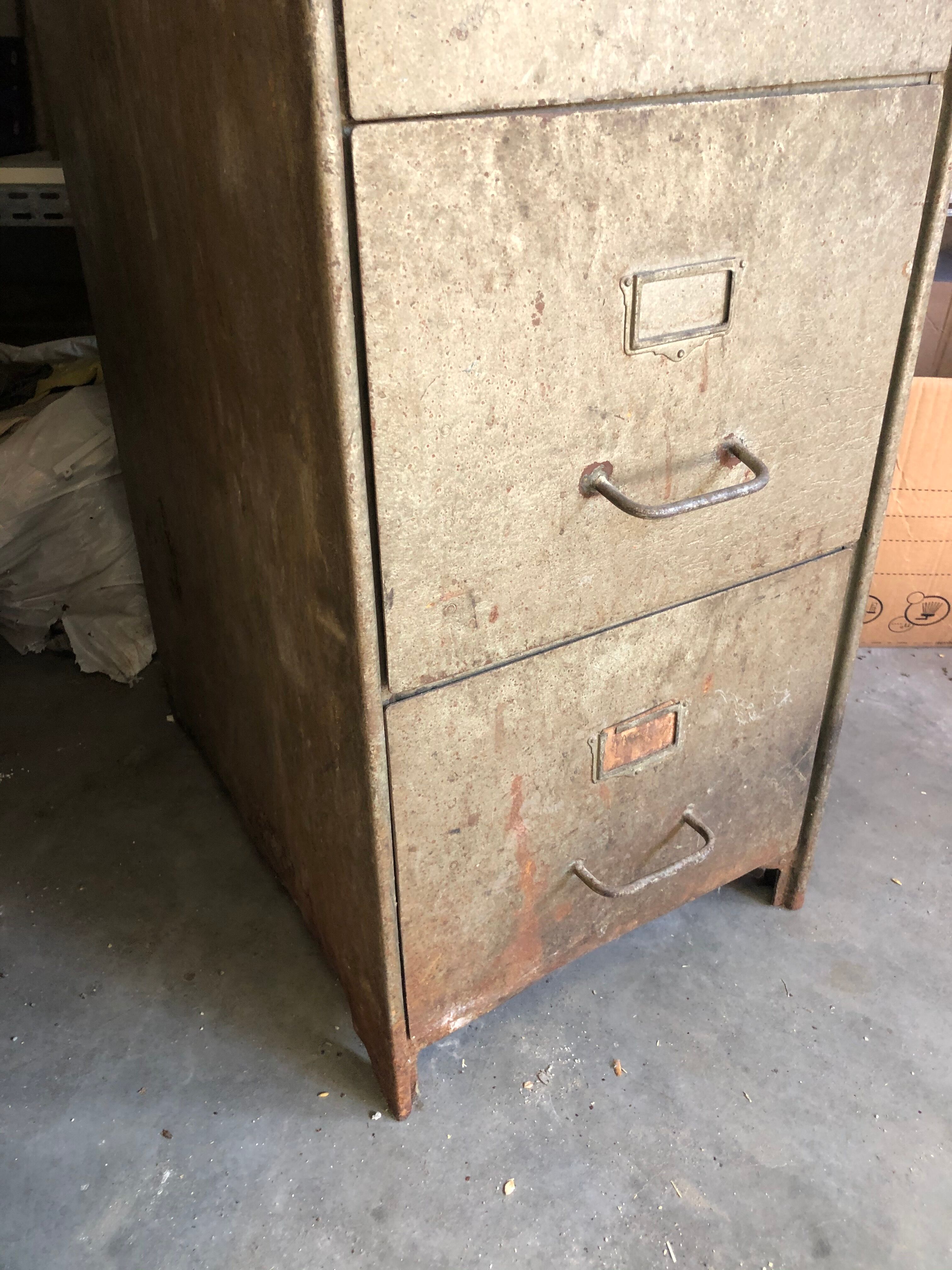 Metal drawer locker