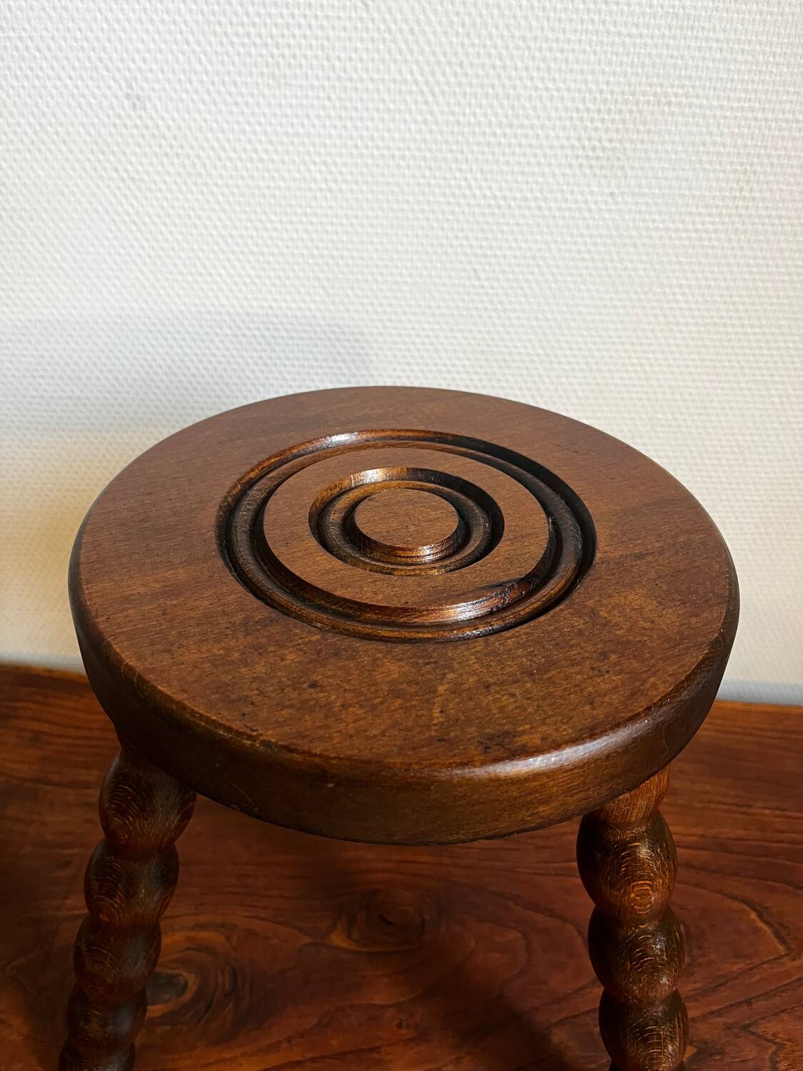 Tabouret tripode, porte-plante en bois