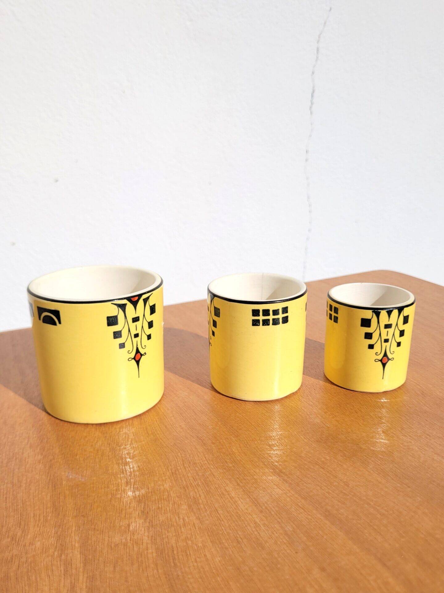 Set of 3 small Art Deco pots De Bruyn Fives