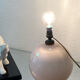 Lampe boule en verre opalin rose pâle