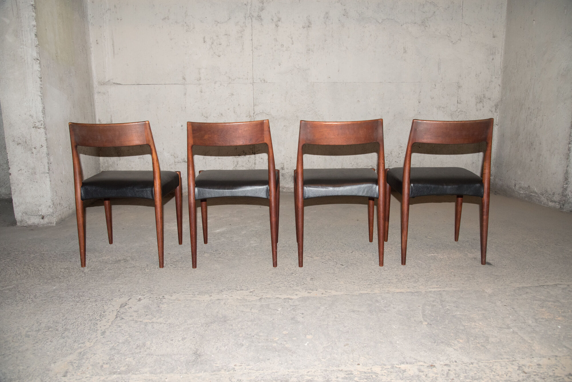 Series of 4 chairs, model MK175, 1961