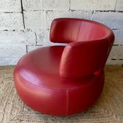 Fauteuil Curl en cuir rouge par Roche Bobois