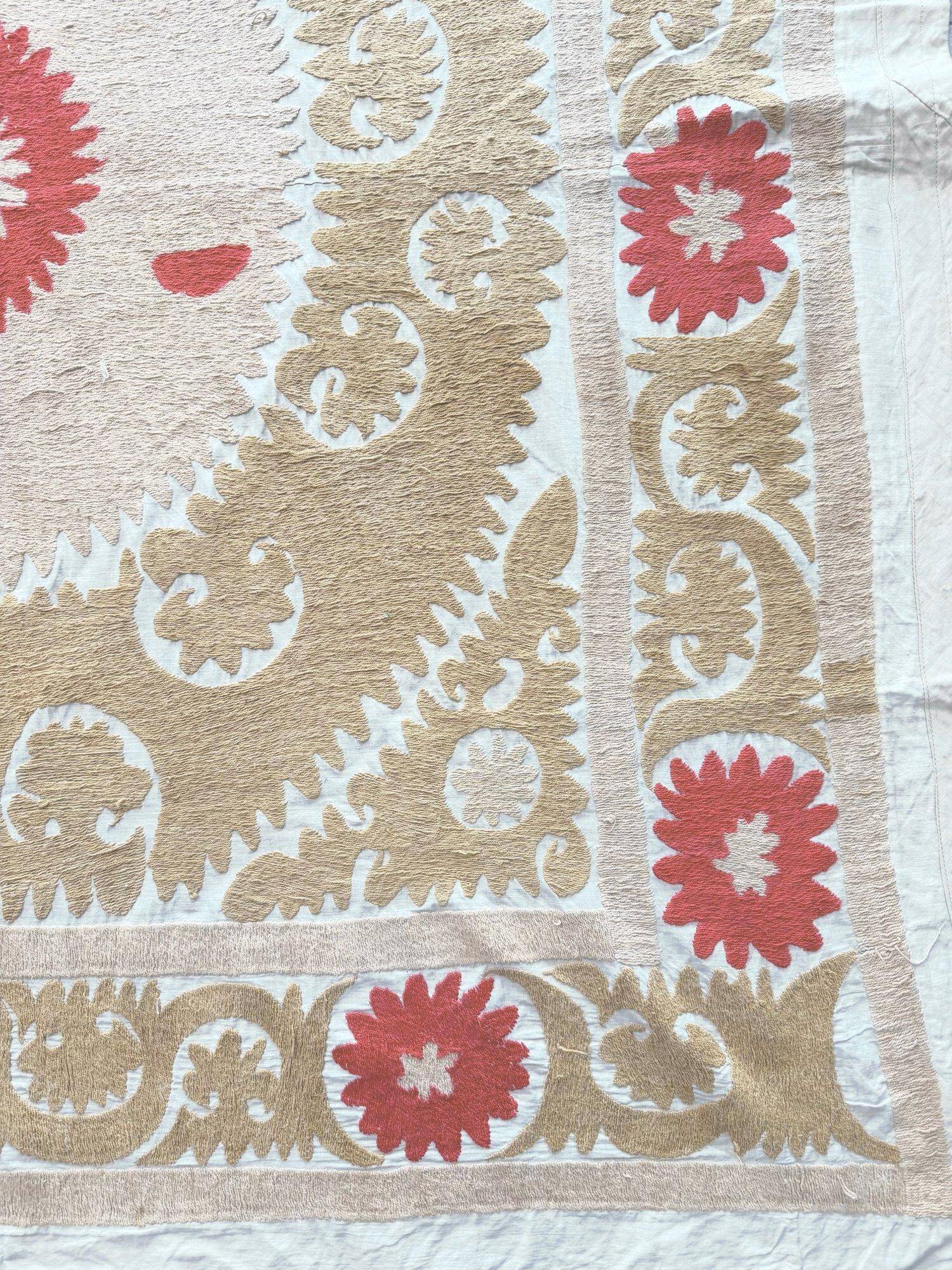 Nappe brodée à la main vintage 130x153 cm
