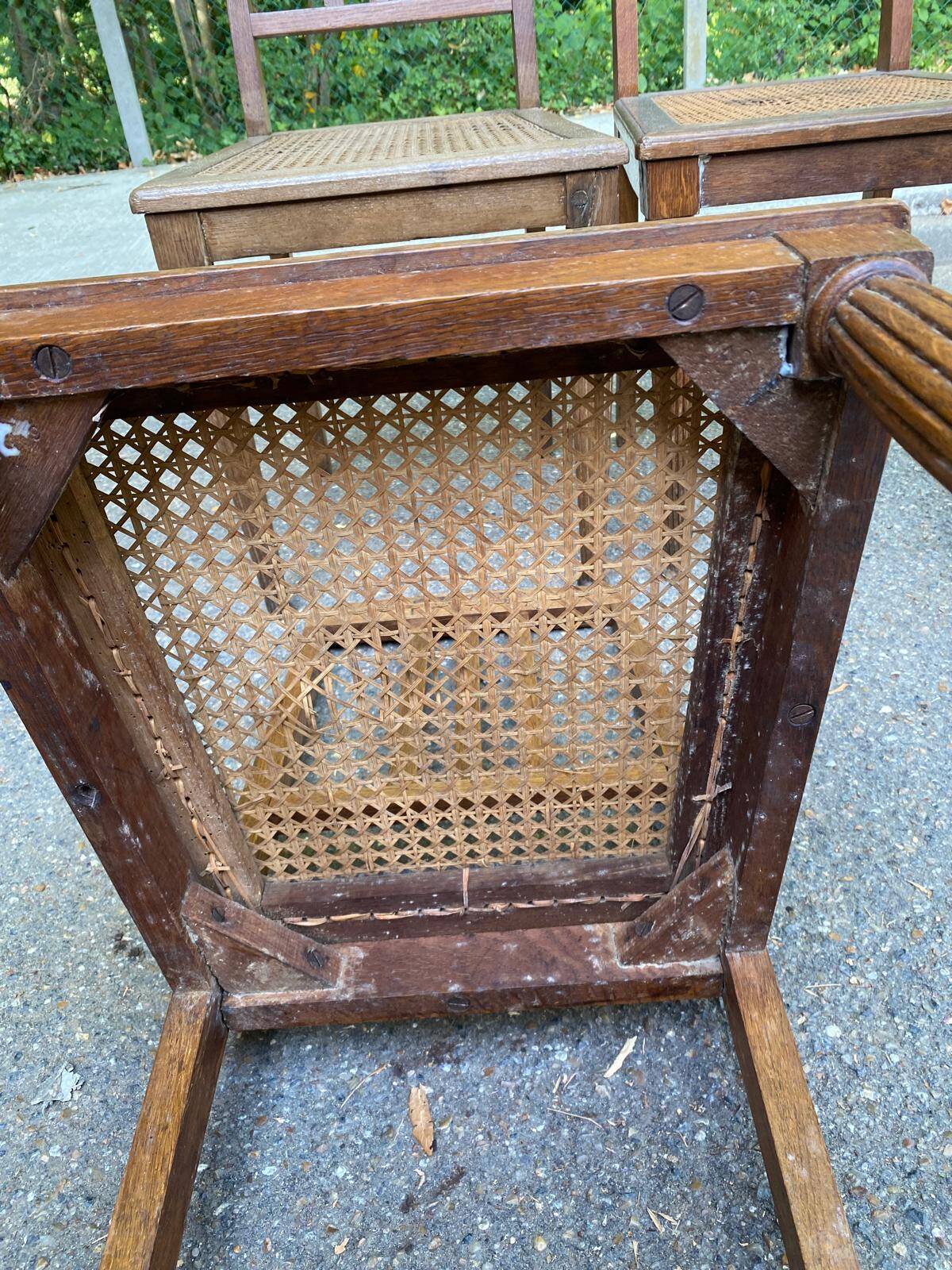 4 Art Deco chairs in solid oak with caning from the 1920s.