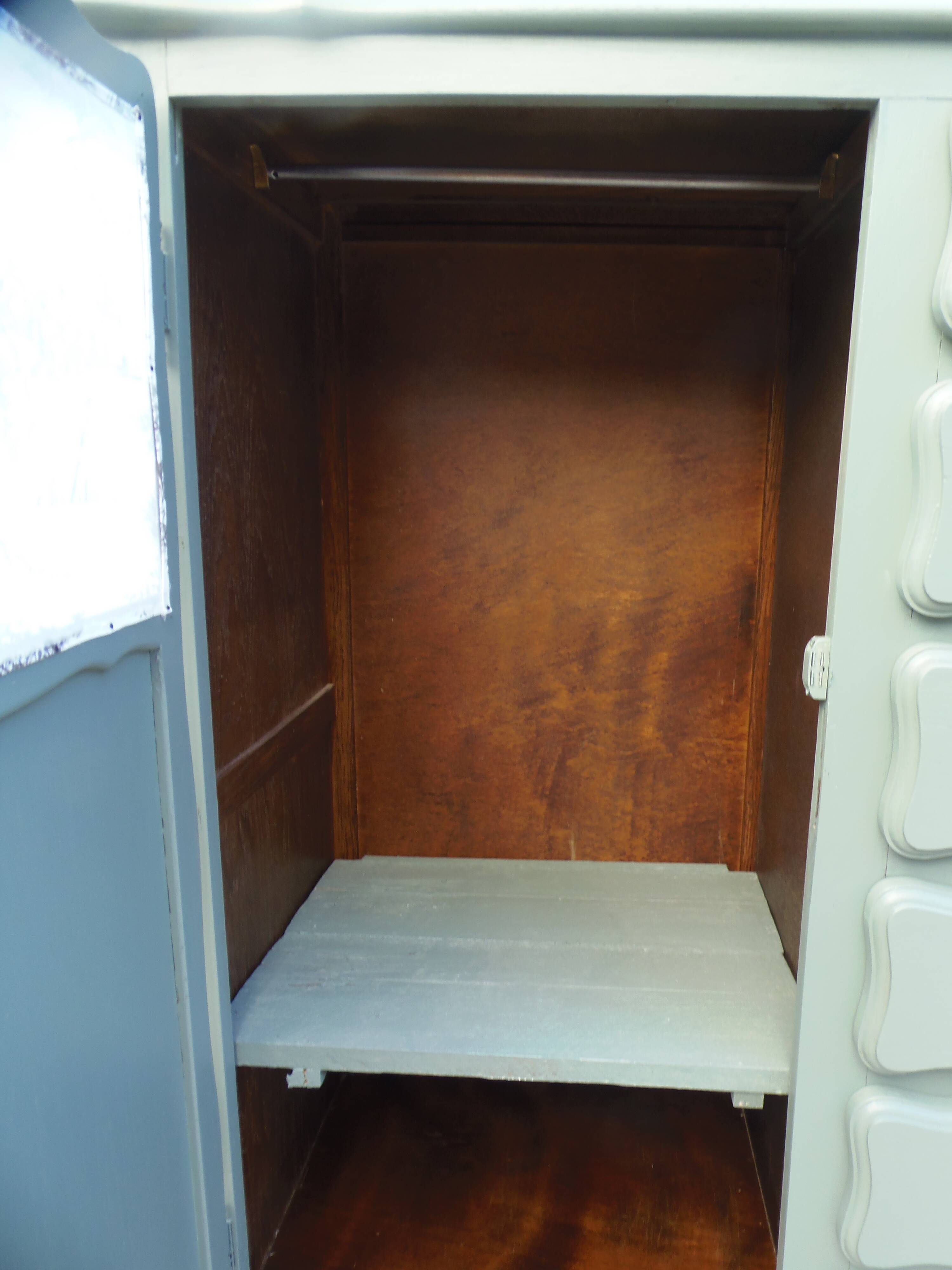 Armoire ancienne Green Smoke – Toile de Jouy .