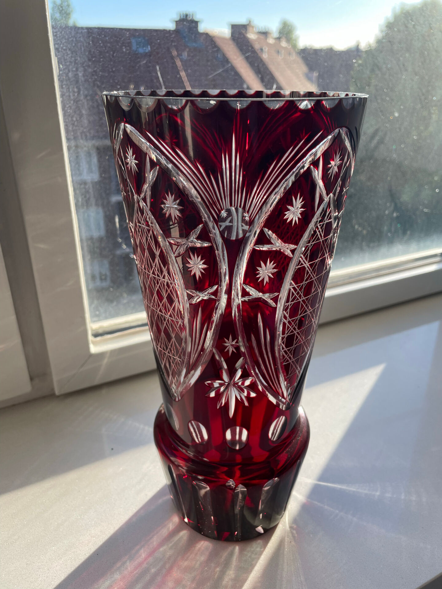 Hand-cut crystal vase, Bohemian or Polish - Vintage - Ruby/Cranberry