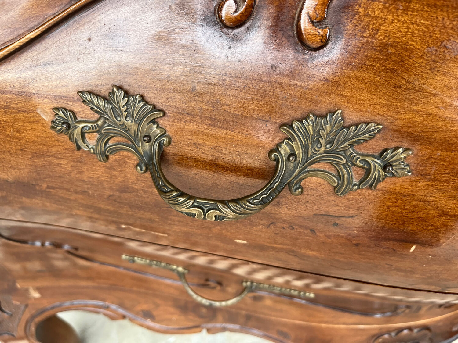 Bordeaux chest of drawers