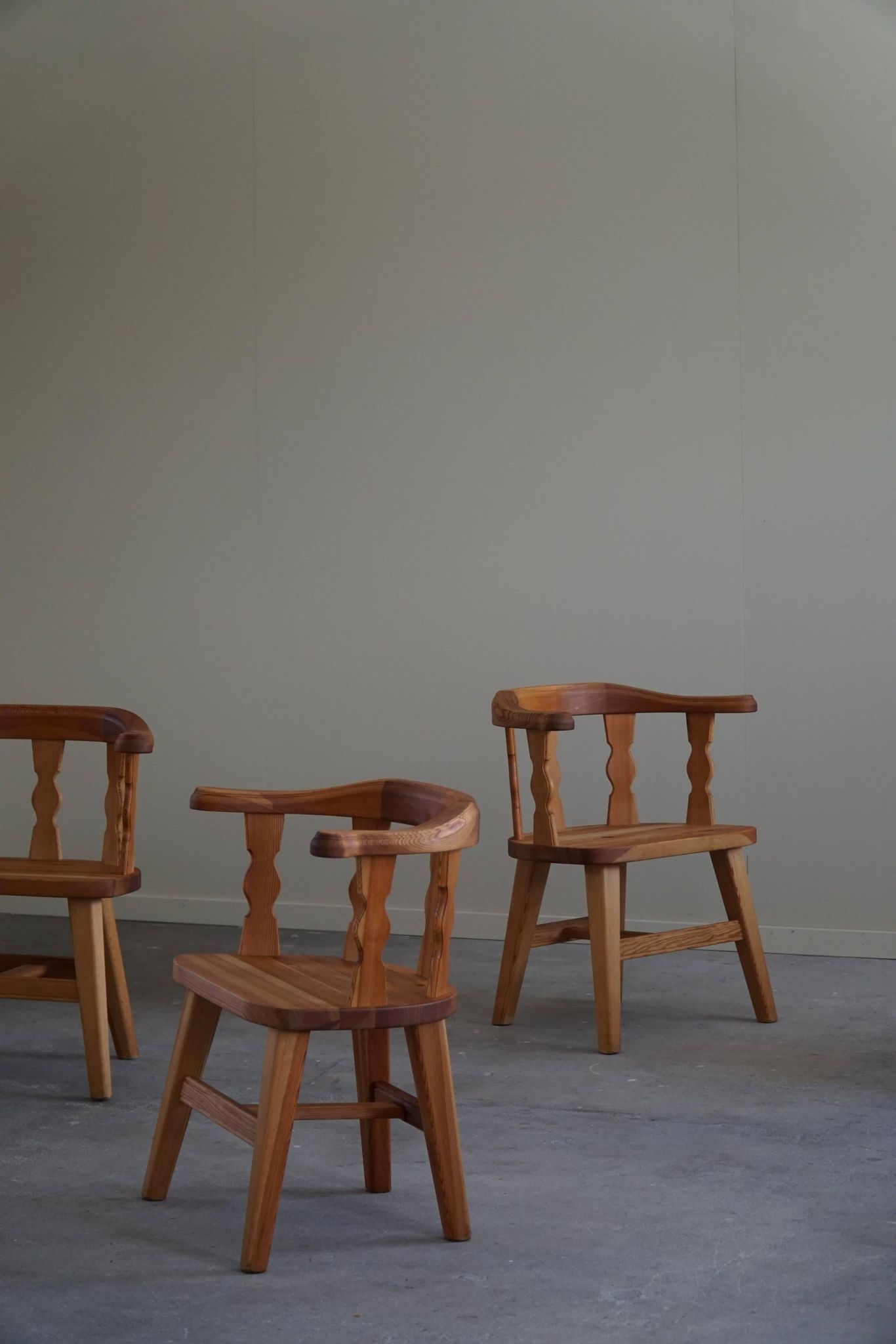 Ensemble de 4 fauteuils modernes norvégiens par Krogenæs, pin massif, années 1950