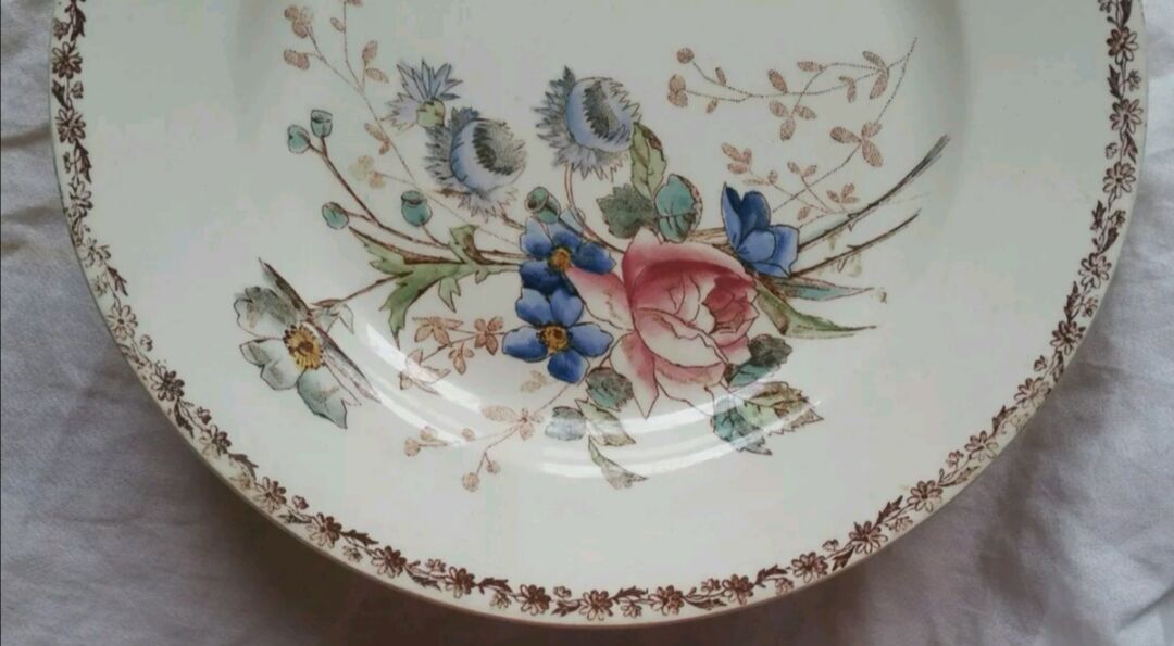 Flower and butterfly footy plate