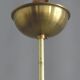 Lampe à pendentif Art Déco avec suspension en laiton et abat-jour en verre marbré.