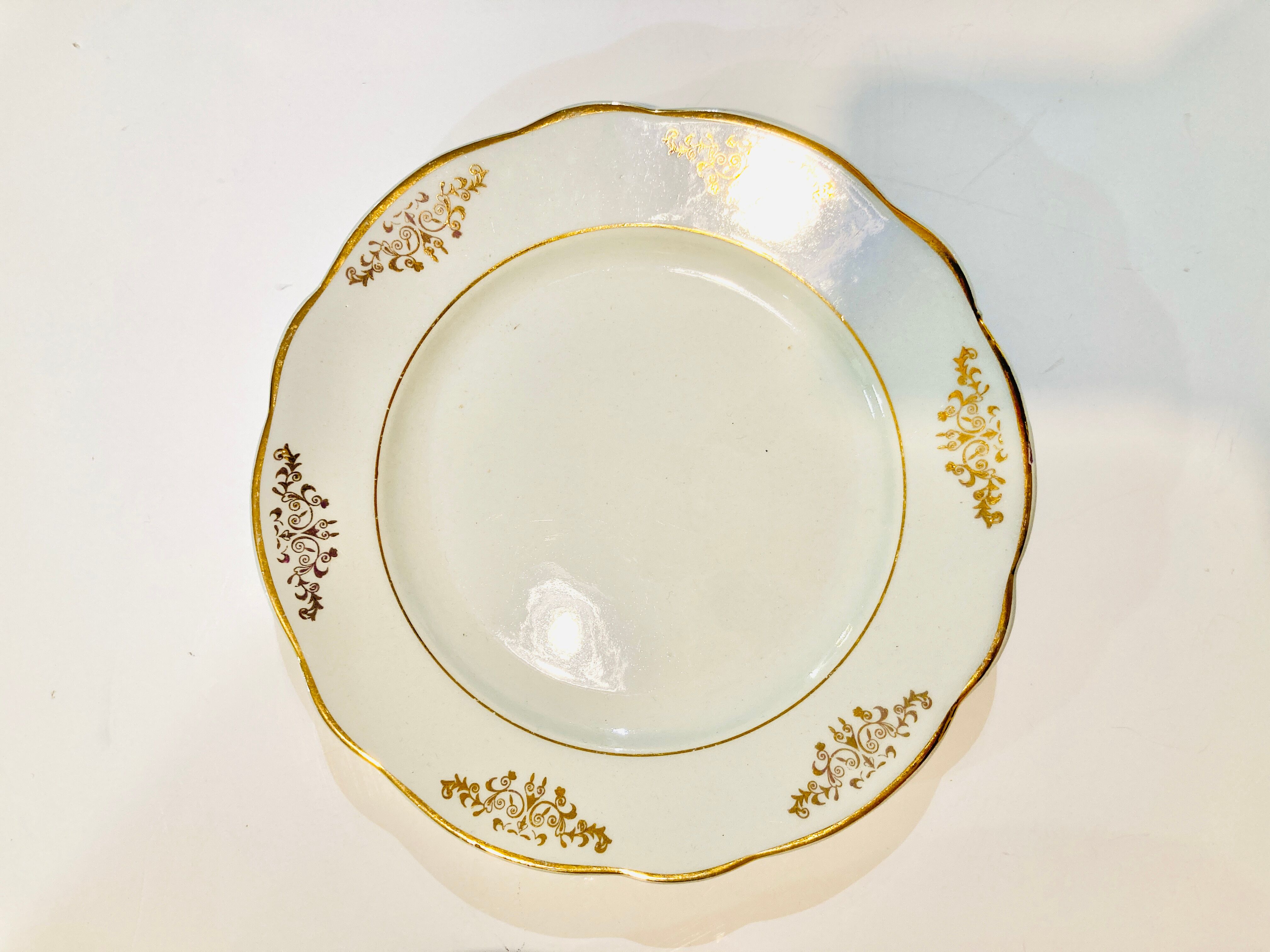 9 plates in white and gold porcelain
