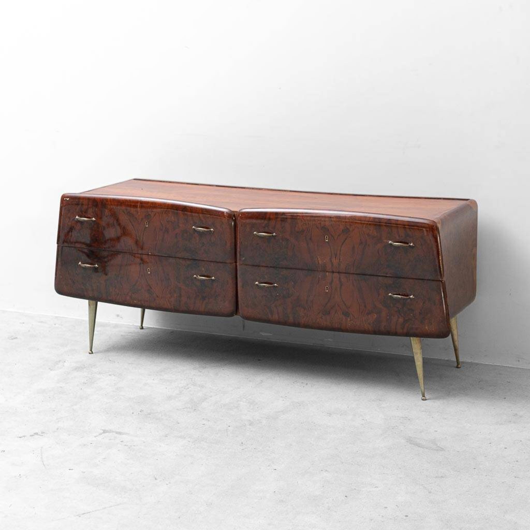 Buffet en bois vintage avec pieds en laiton, design des années 1960