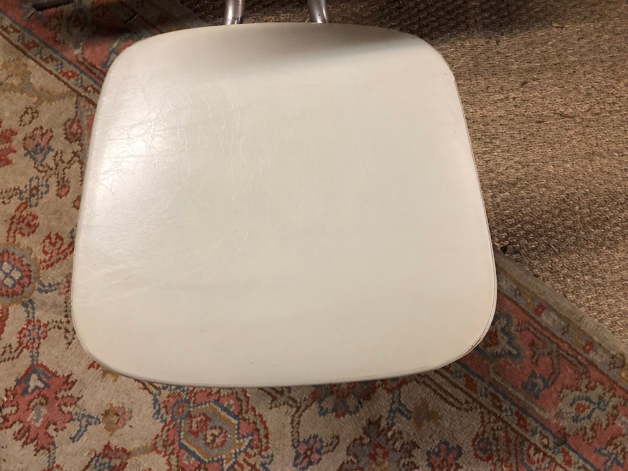 Set of 4 chairs iron and white vinyl 1960 Columbus Creation