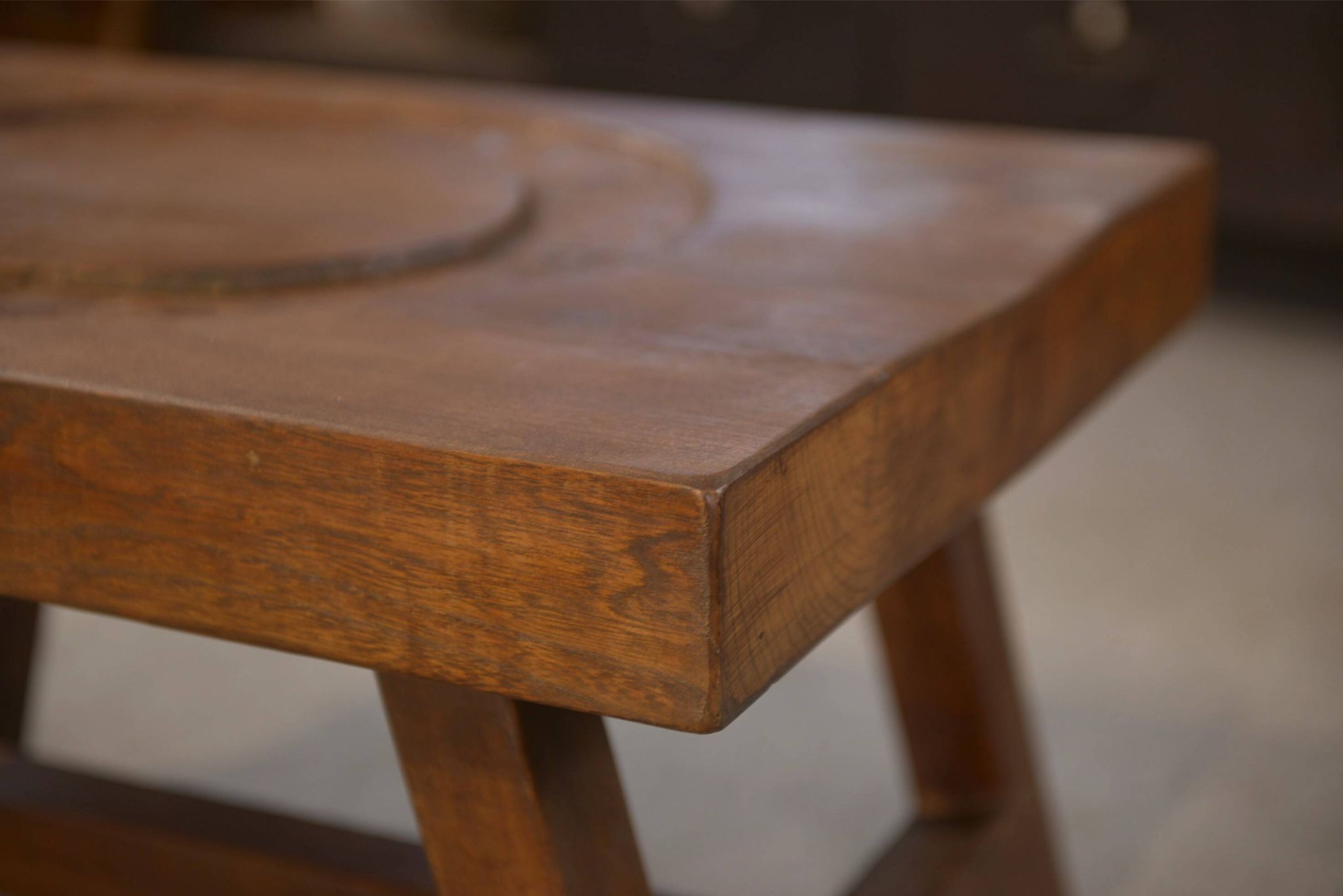 Brutalist coffee table in elm from the 1950s.