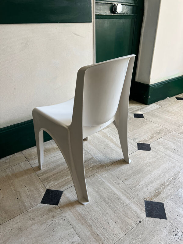 Chaise monobloc design Gilac 1970