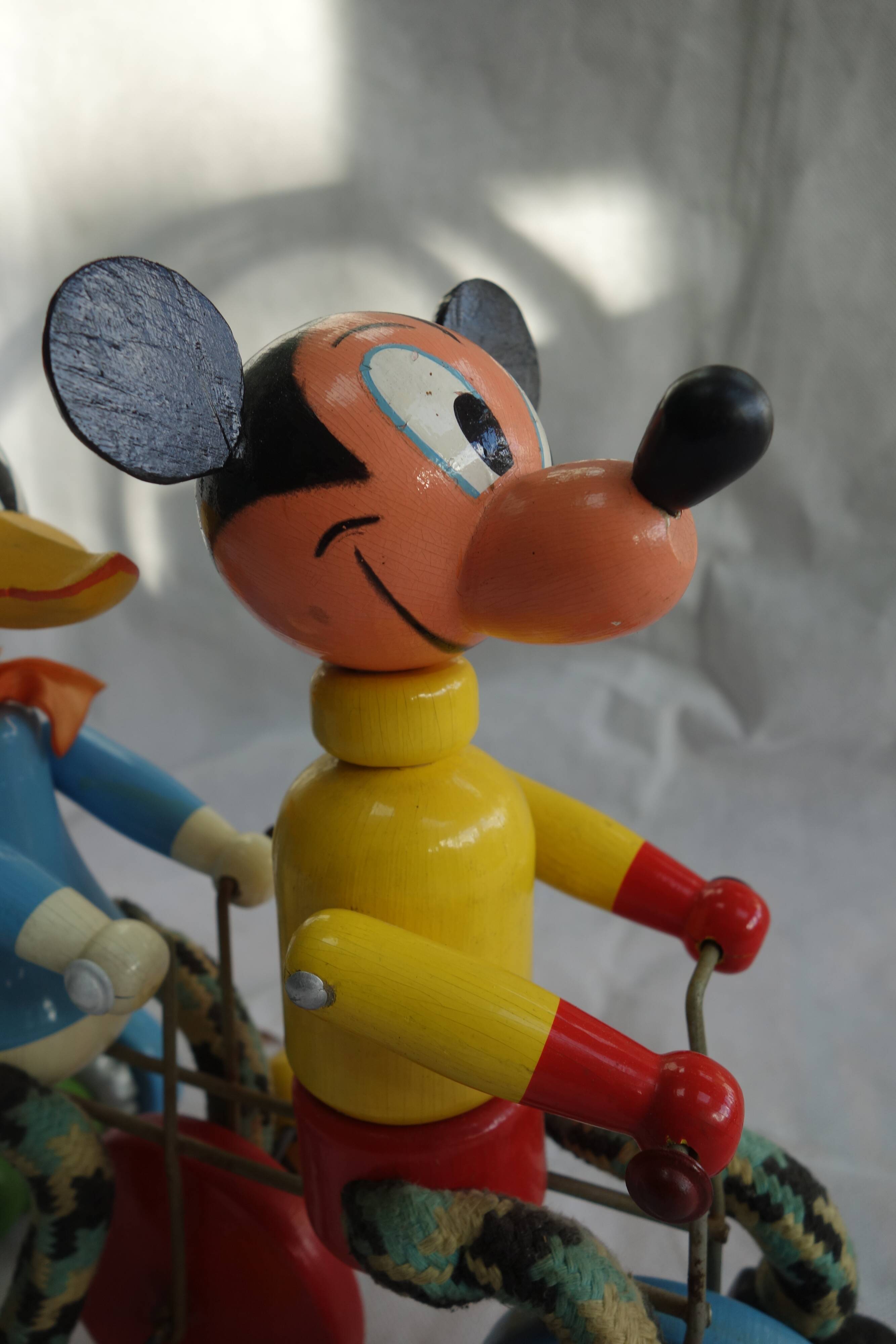 Old toy to shoot Donald and Mickey