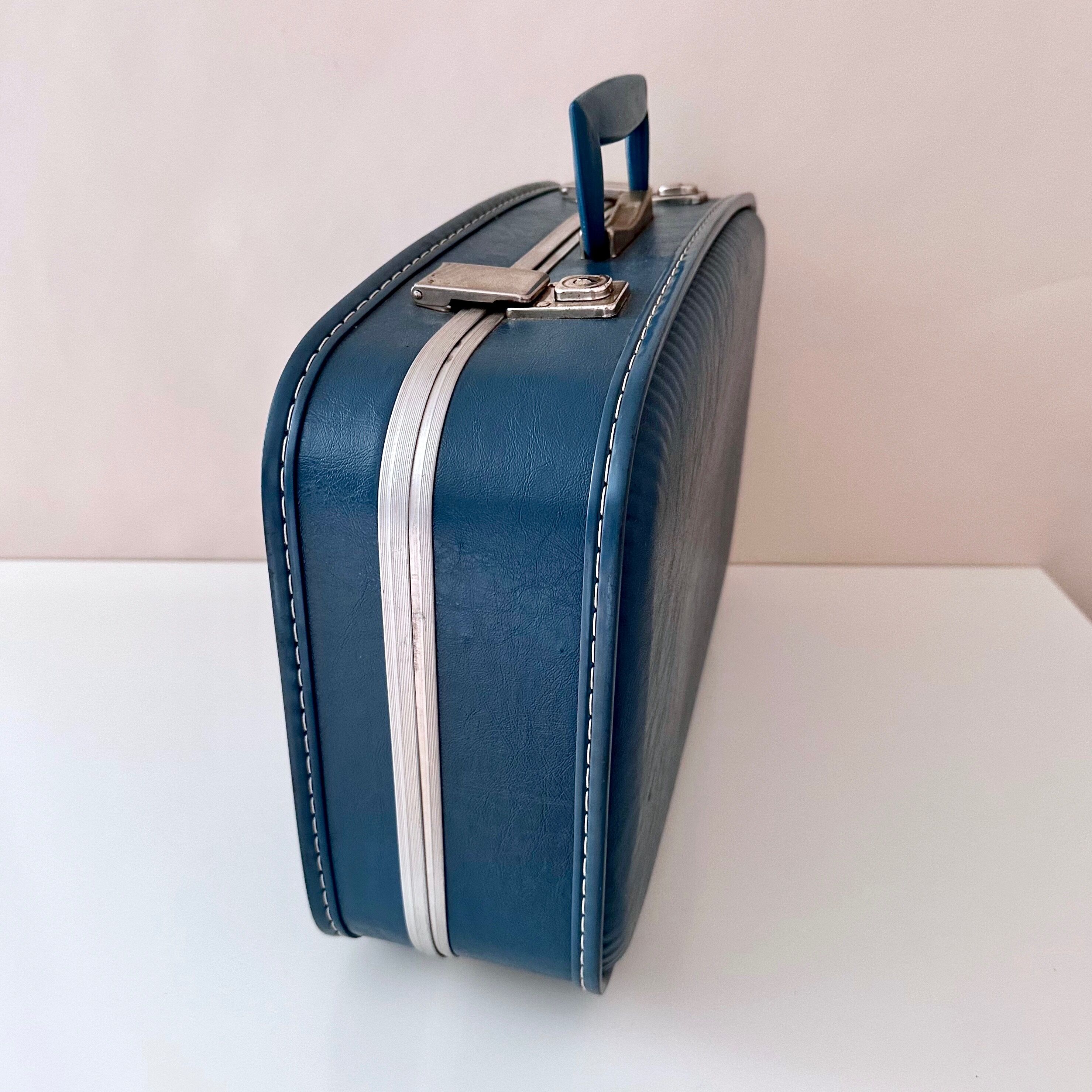 Vintage suitcase air france stewardess 1970