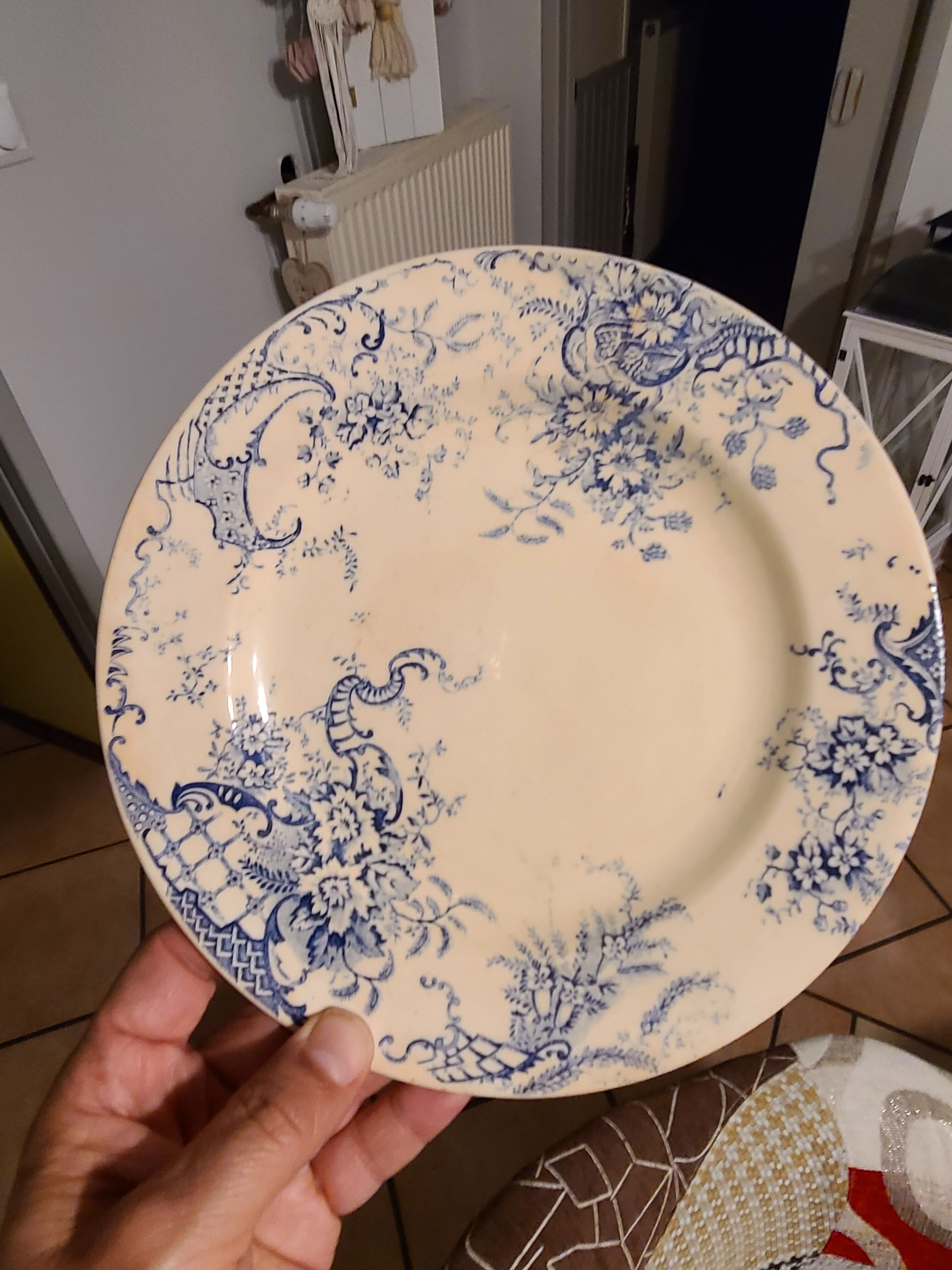 2 flat plates from the earthenware factories of Clairefontaine model Hanley