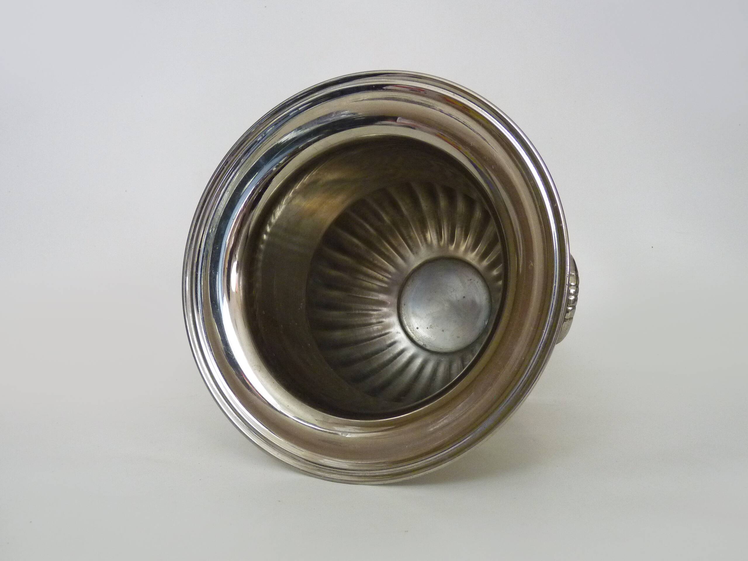 Vintage Médicis-shaped champagne bucket in silver-plated metal.