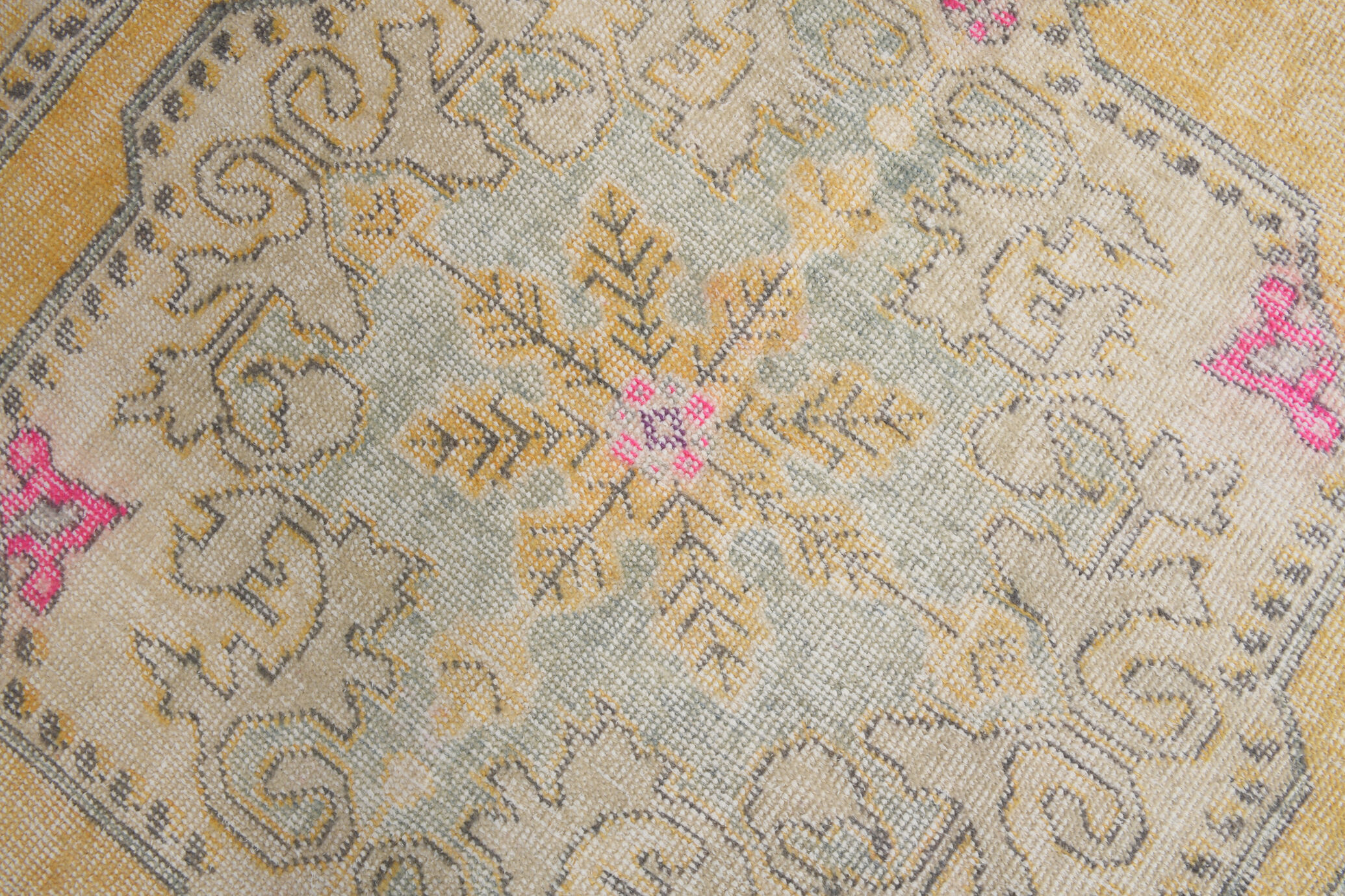 Tapis turc jaune oriental, 137x211cm
