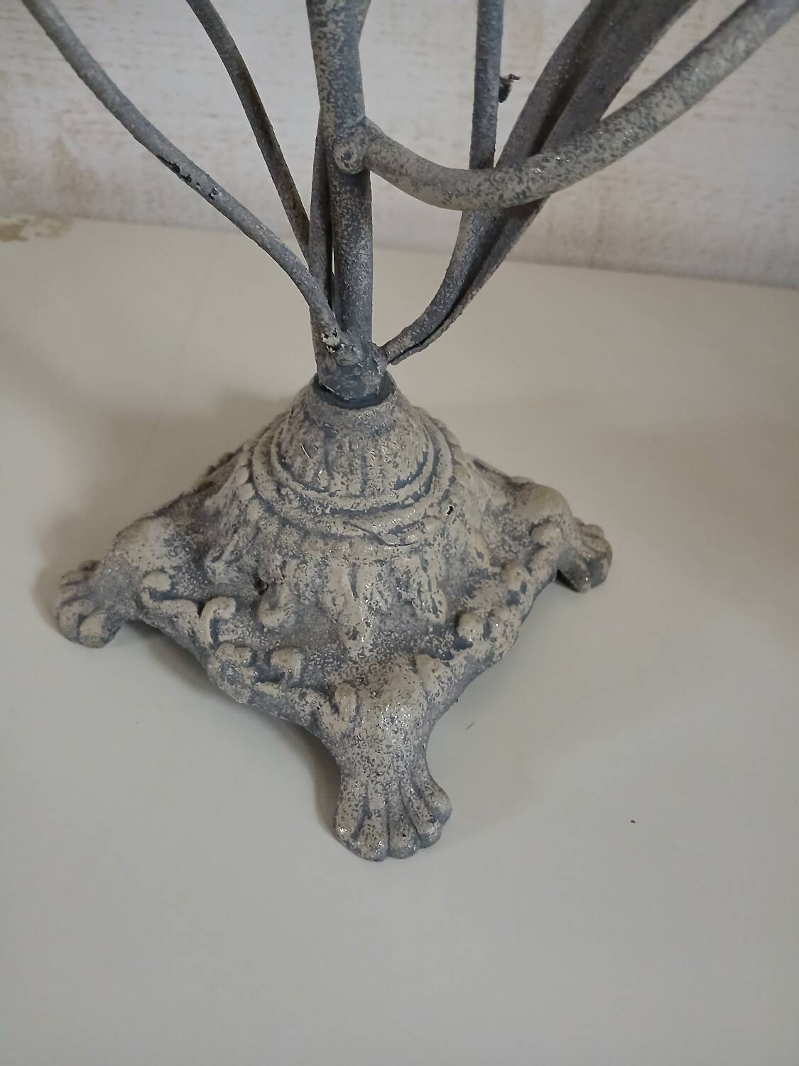 Antique chandelier in cast iron/metal and porcelain