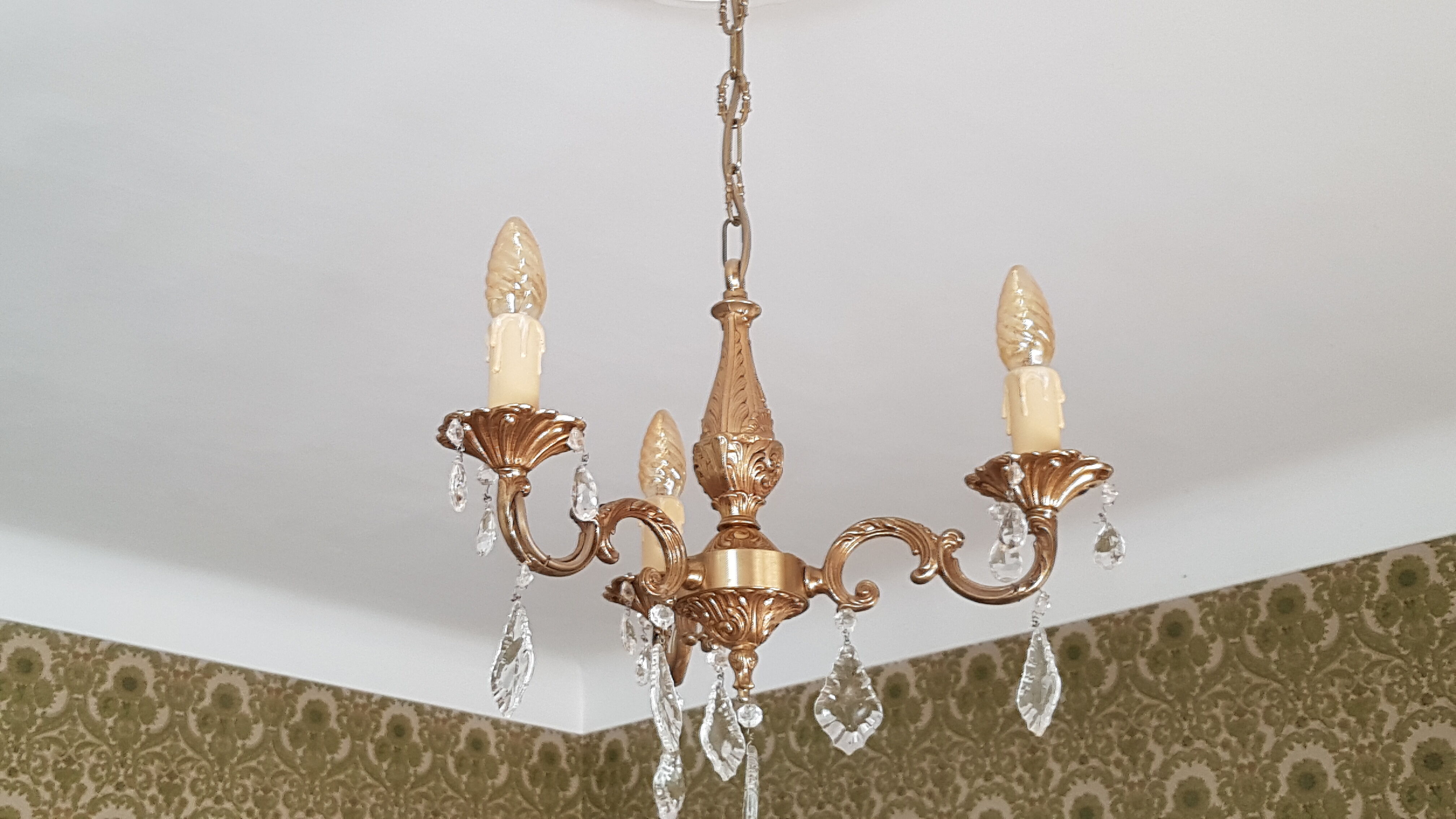 Brass chandelier 3 branches with grapevines, Louis XV style