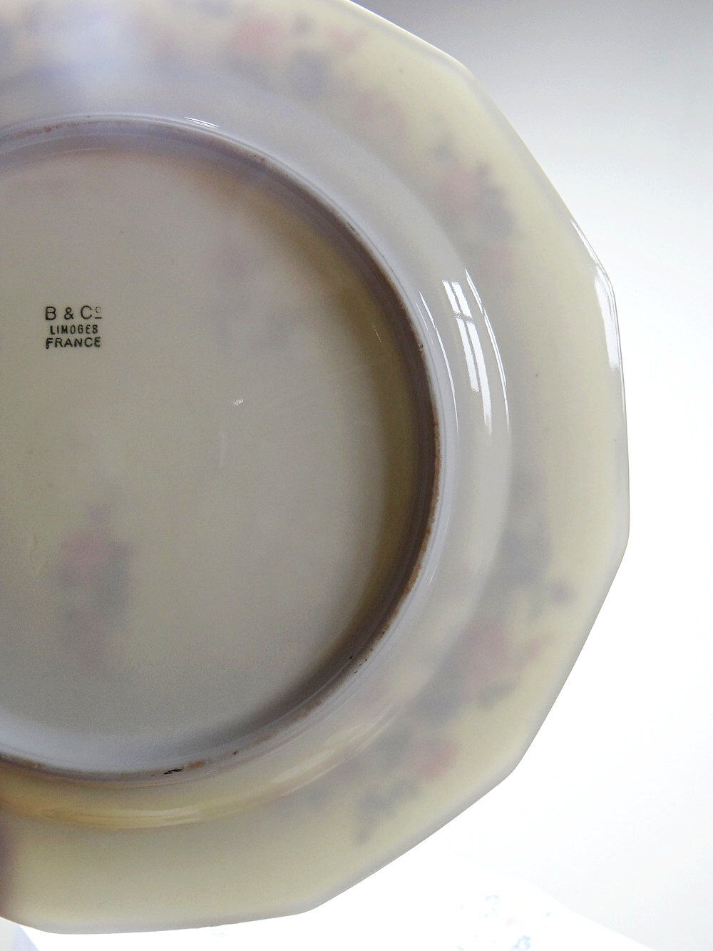 4 flat plates by Bernardaud, Limoges porcelain, floral decoration from the 1920s to 1950s.